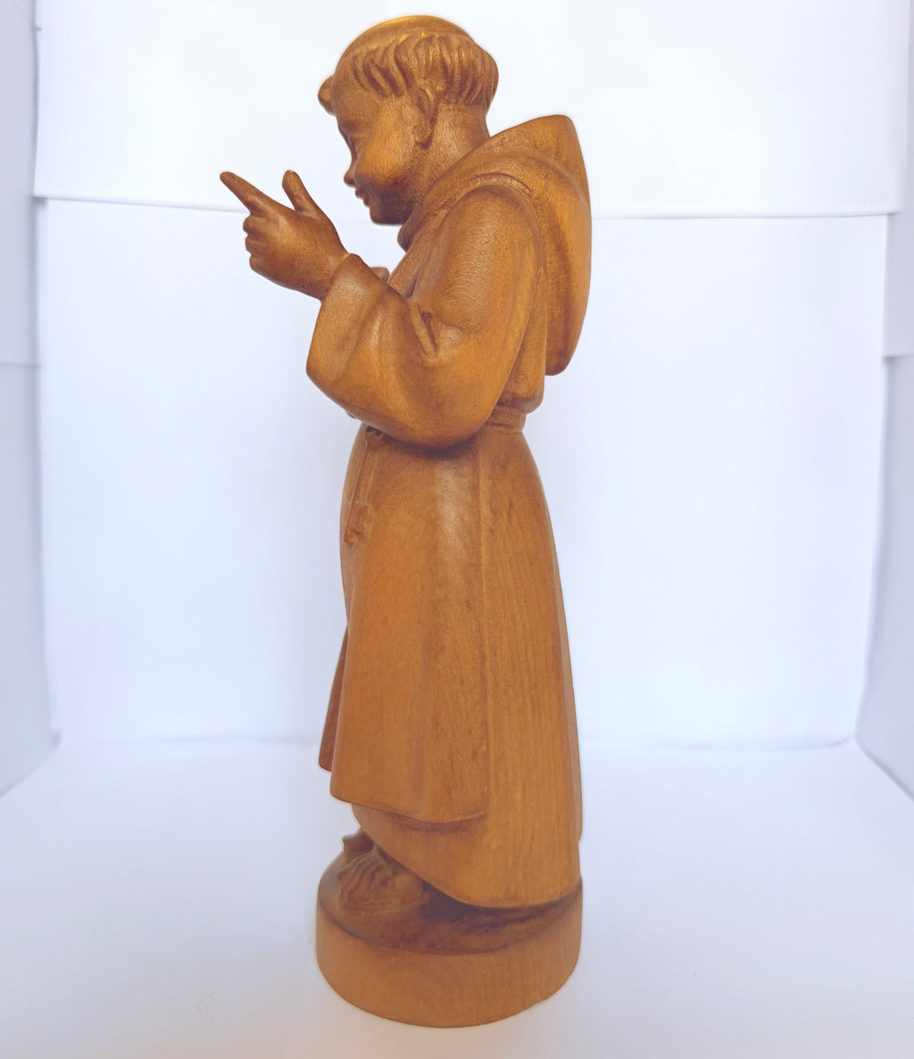 Statuetă ”Călugăr” din Lemn Lucrată Manual – 8 × 8 × 26 cm