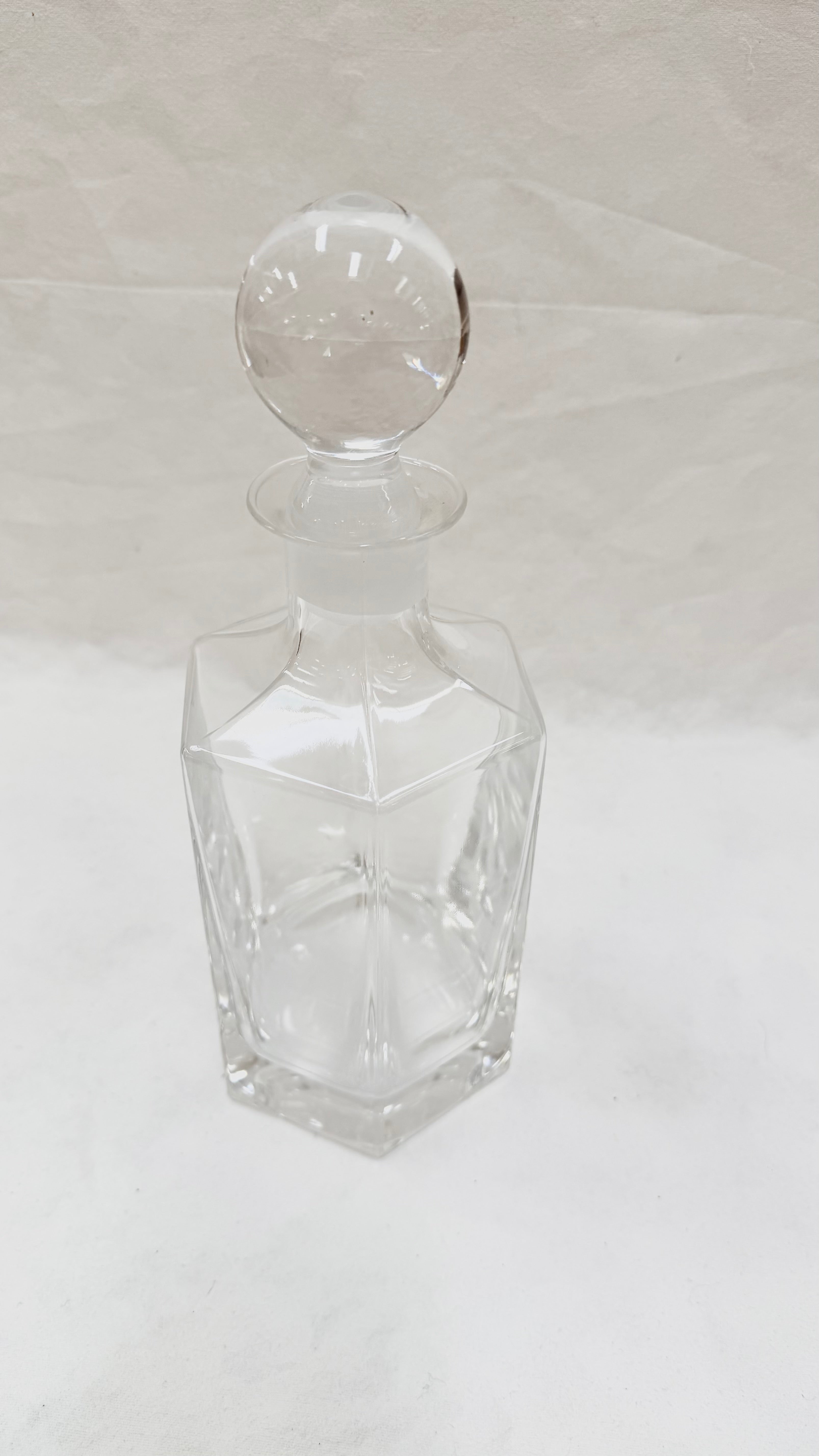 Sticlă din Cristal 24% PbO – 11 × 11 × 28 cm