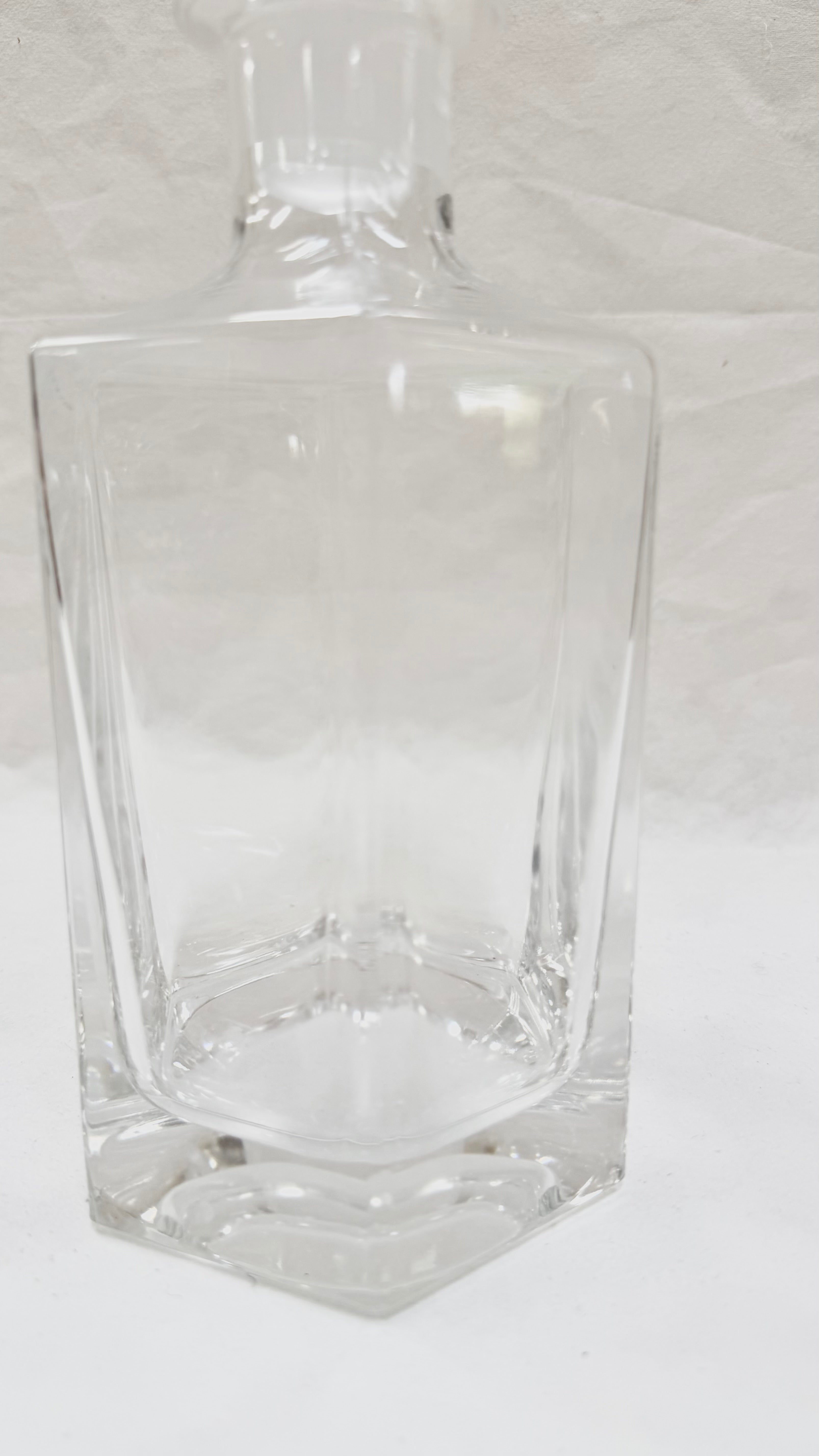 Sticlă din Cristal 24% PbO – 11 × 11 × 28 cm