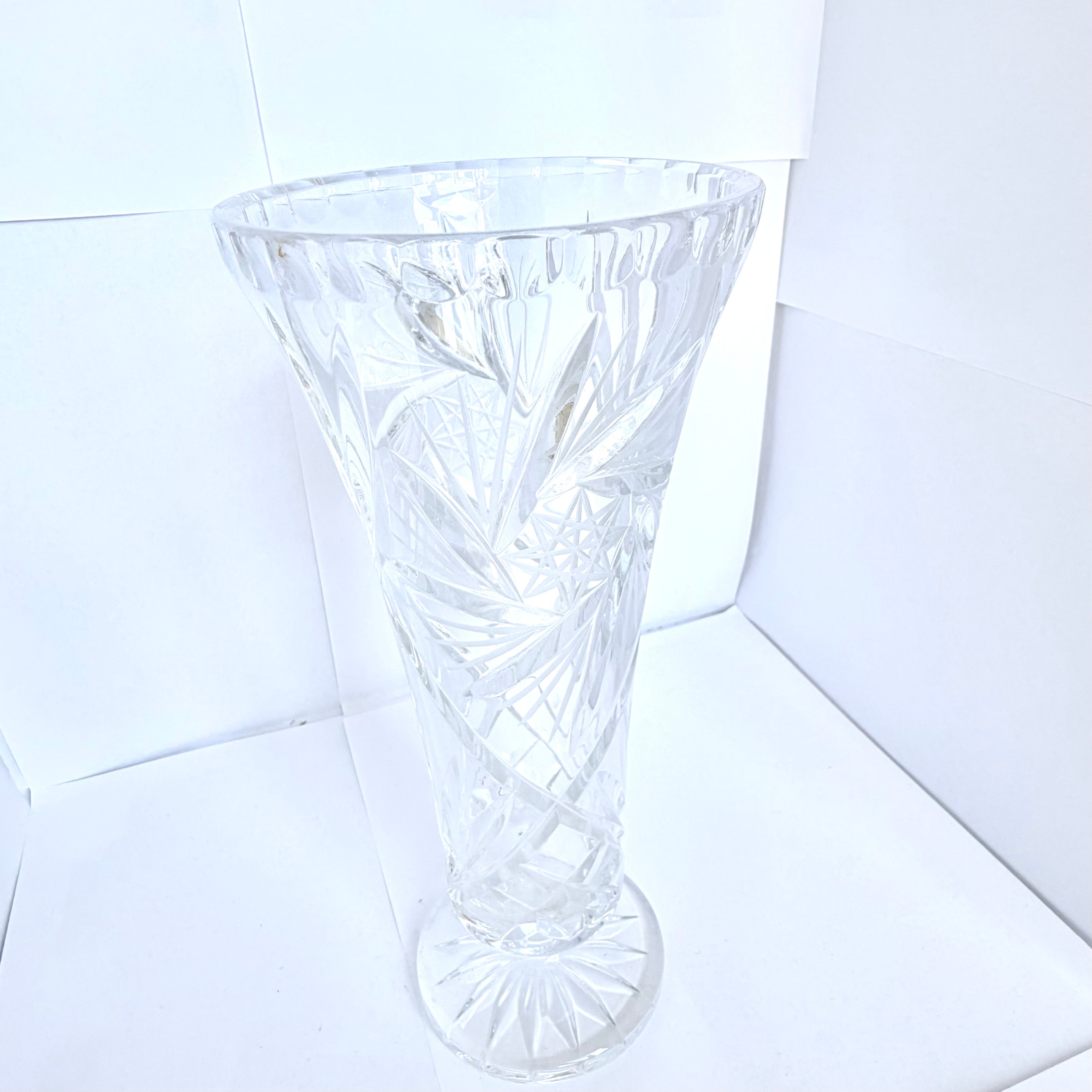 Vază Cristal 24% PbO Transparentă – Ø11 × 24,5 cm