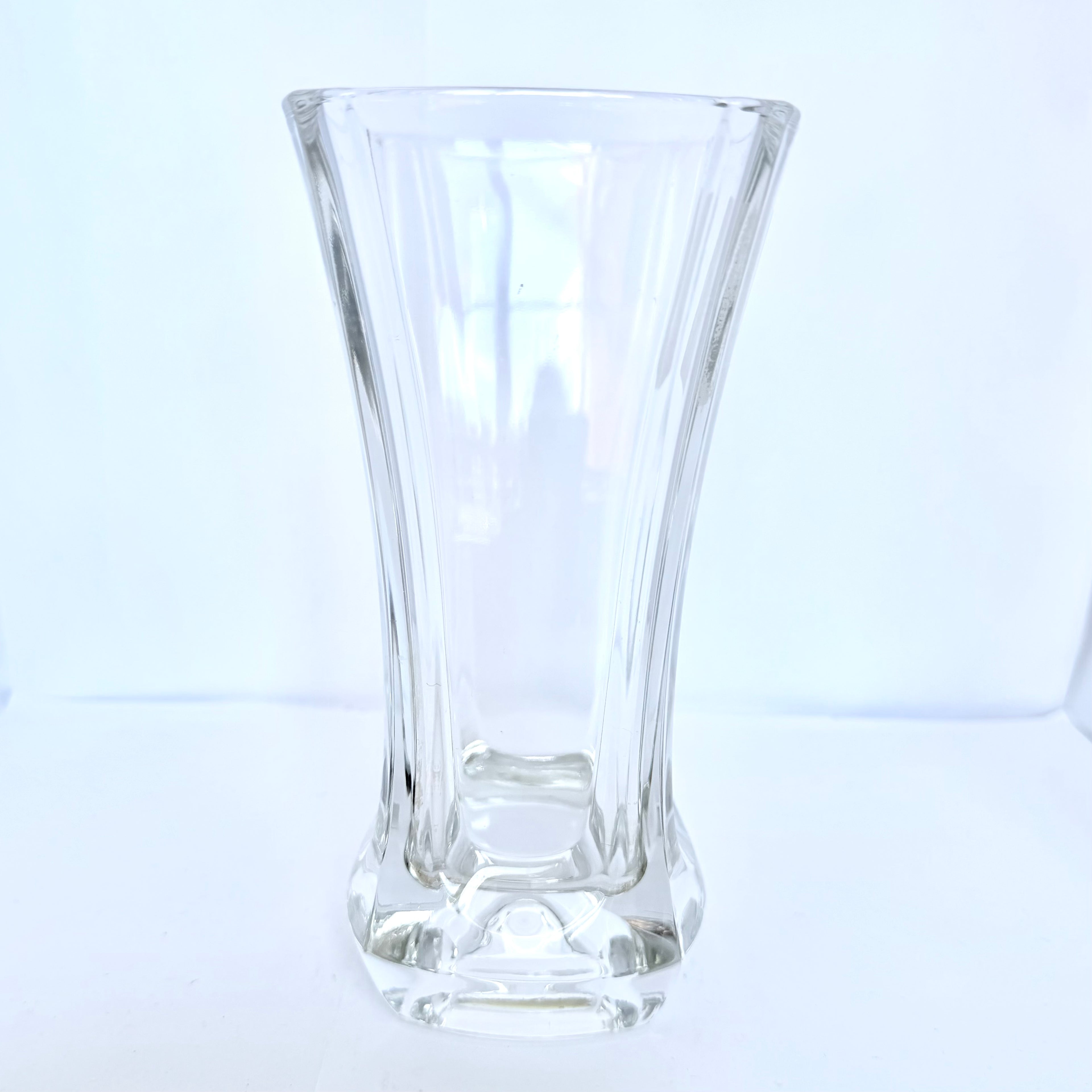 Vază din Sticlă Transparentă – 9 × 9 × 17 cm