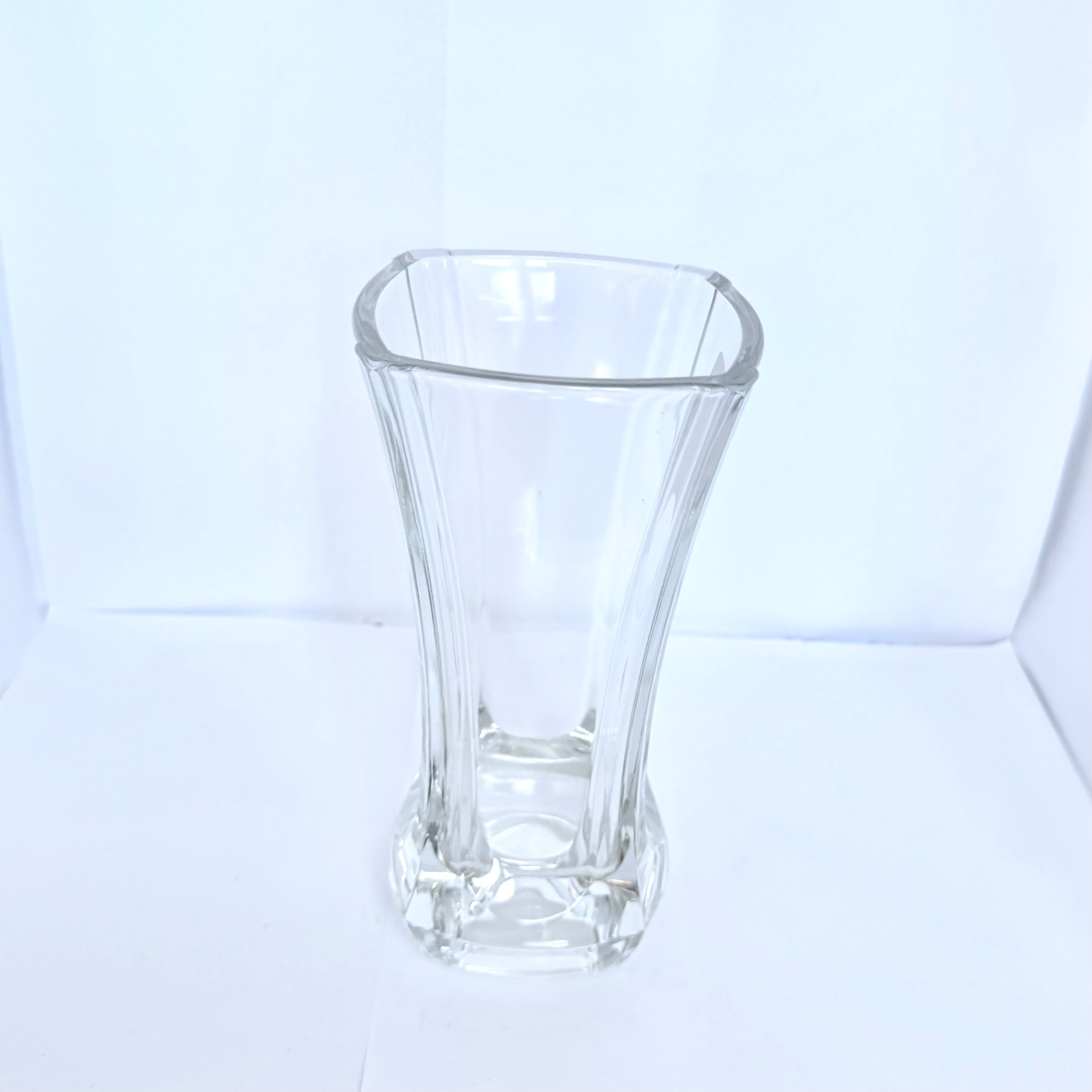 Vază din Sticlă Transparentă – 9 × 9 × 17 cm