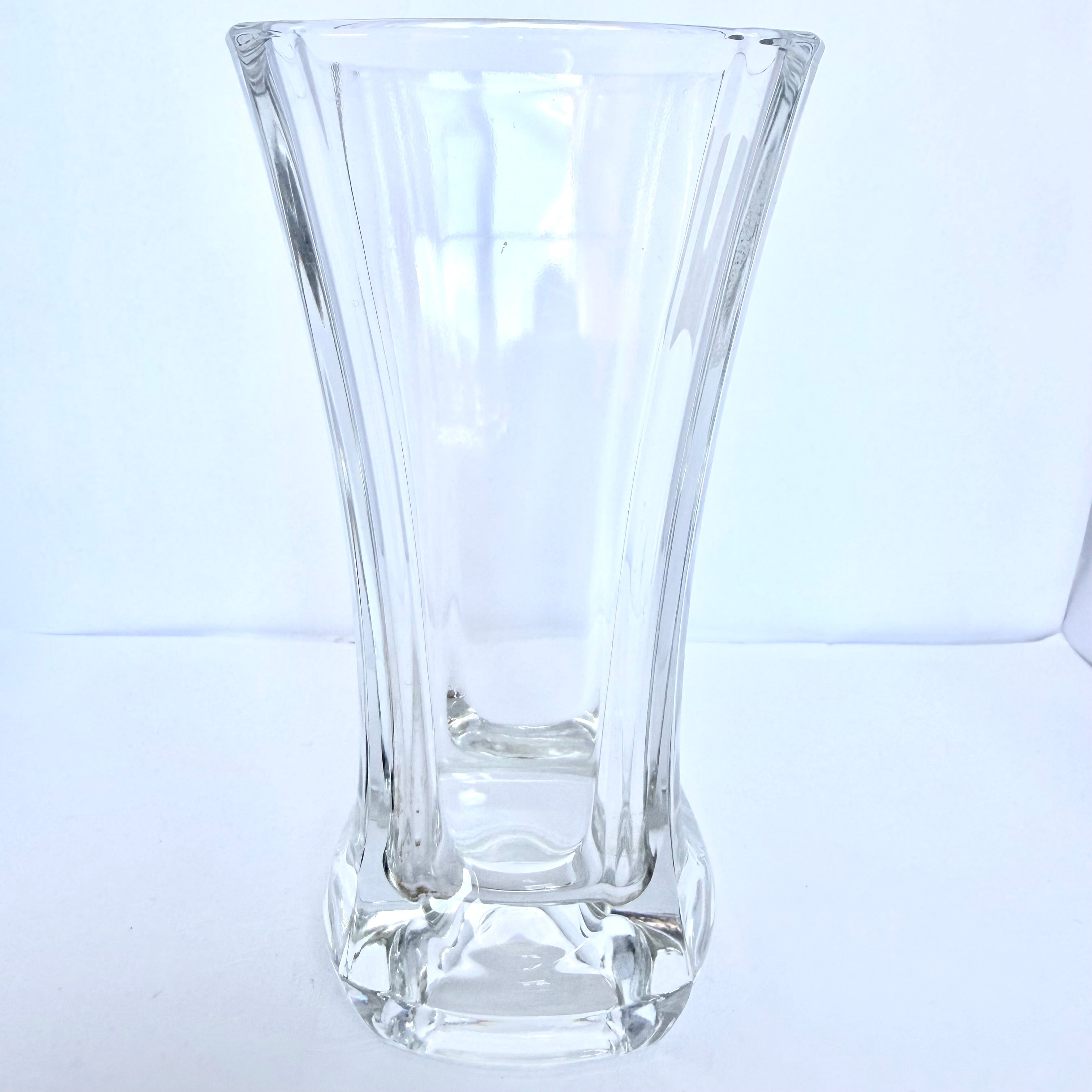 Vază din Sticlă Transparentă – 9 × 9 × 17 cm