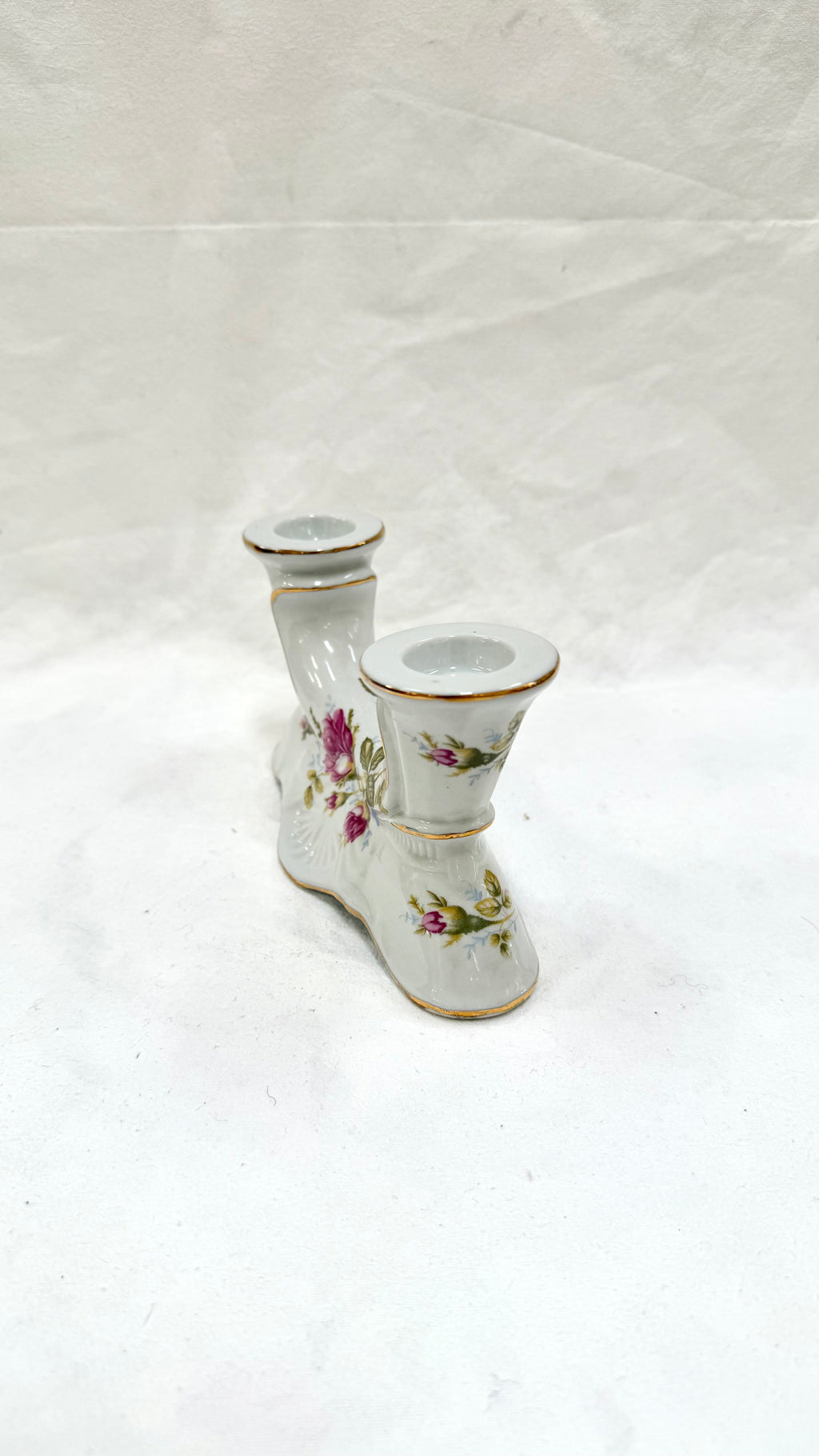 Sfeșnic din Porțelan Alb cu Imprimeu Floral – 18 × 7 × 9,5 cm