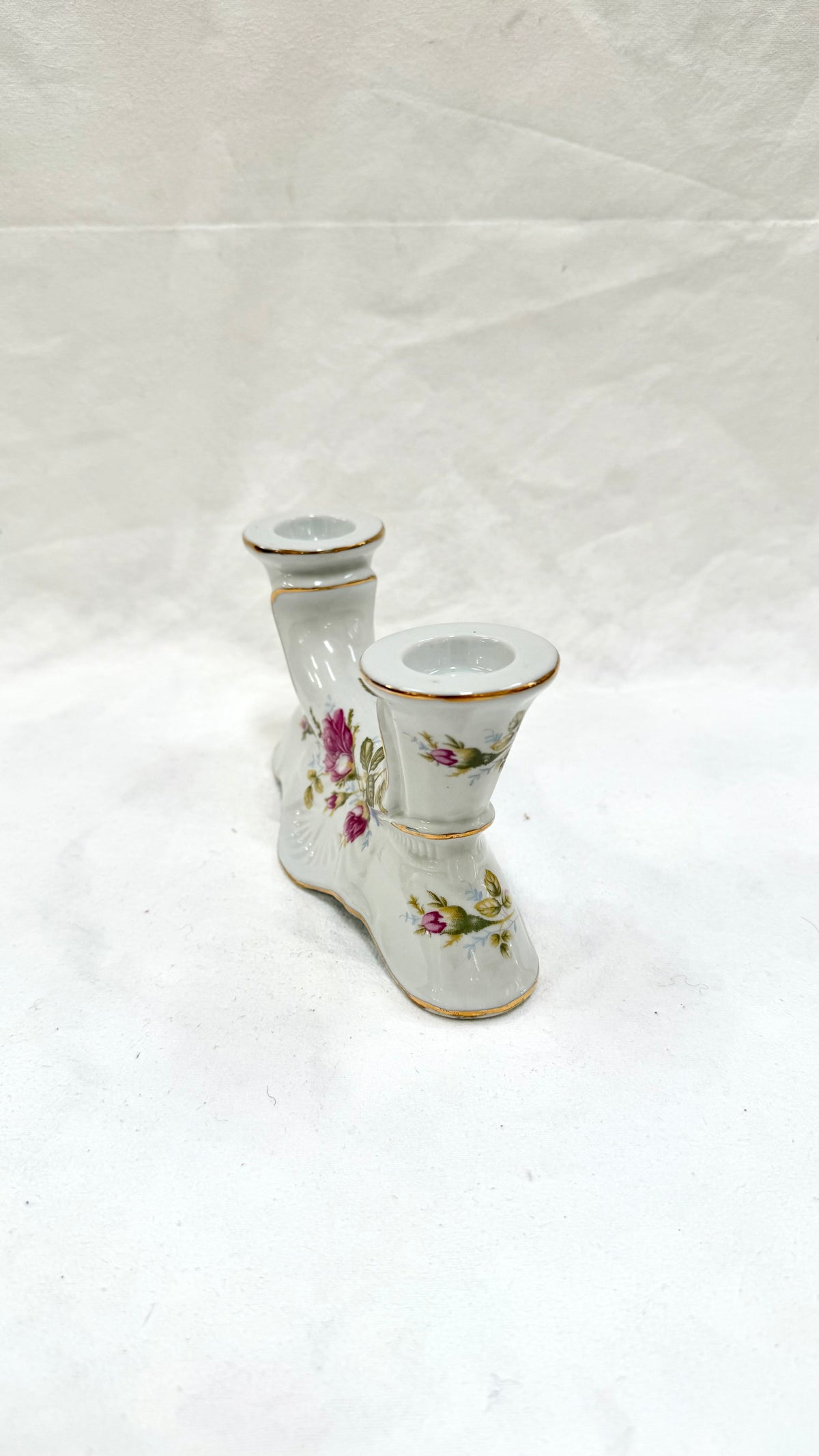 Sfeșnic din Porțelan Alb cu Imprimeu Floral – 18 × 7 × 9,5 cm