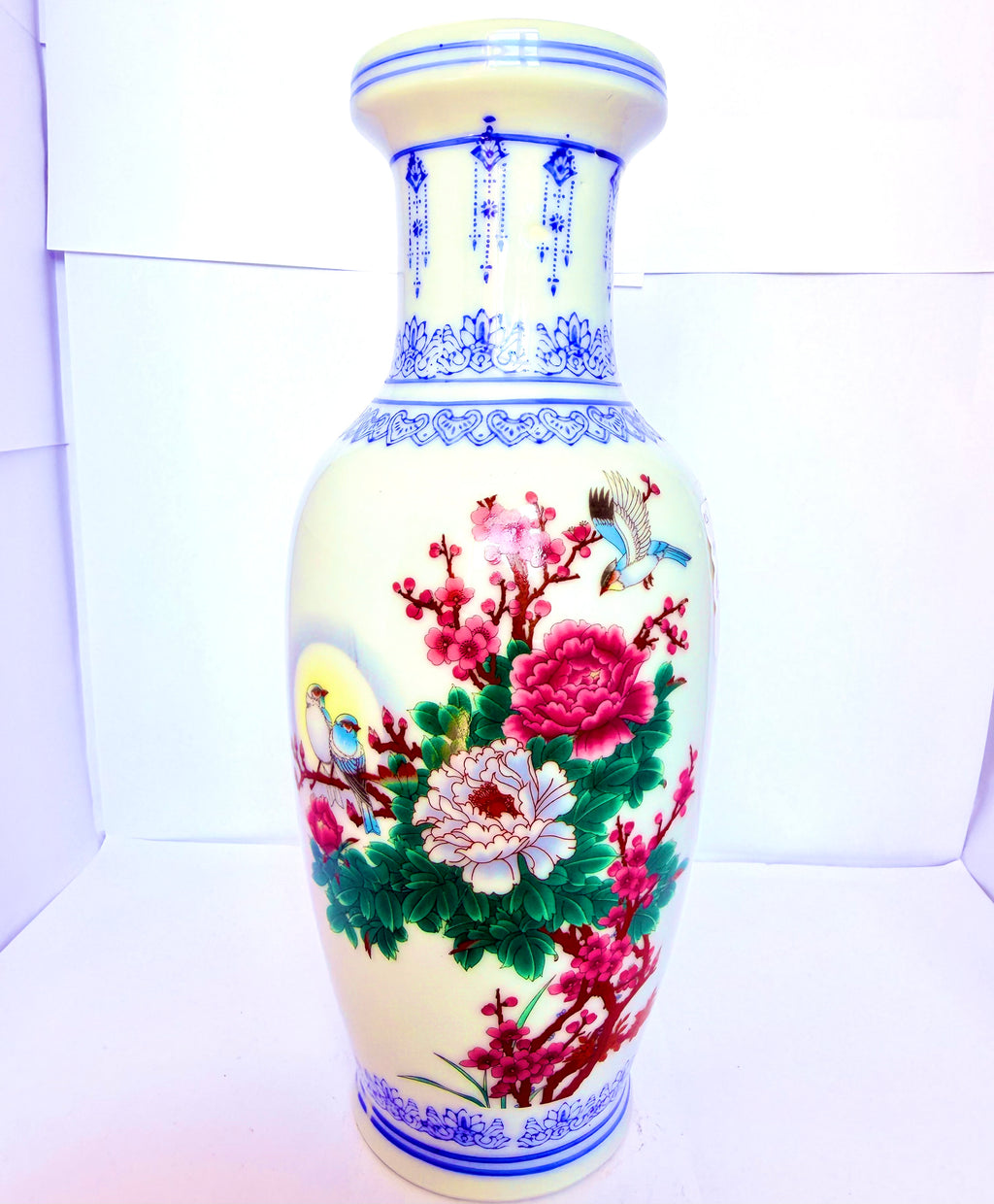 Vază din Porțelan Chinezească – Albă cu Imprimeu Multicolor – Ø11 × 26 cm