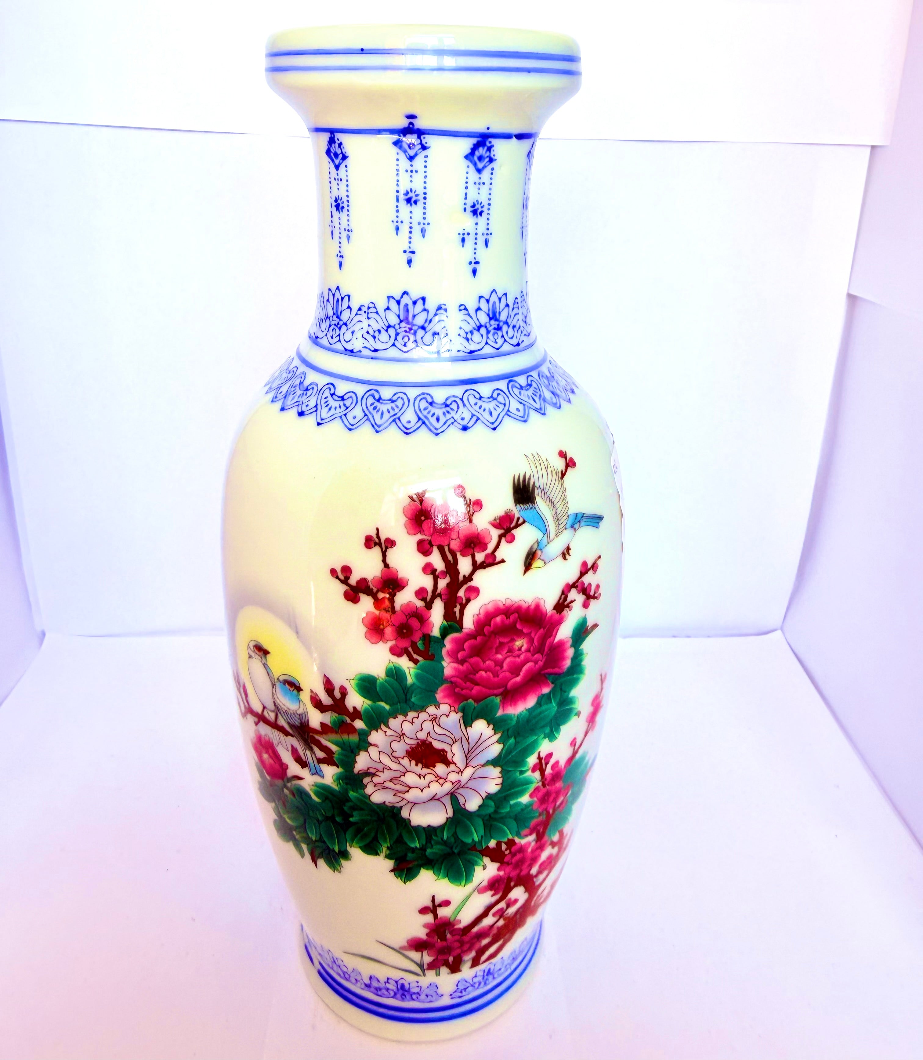 Vază din Porțelan Chinezească – Albă cu Imprimeu Multicolor – Ø11 × 26 cm