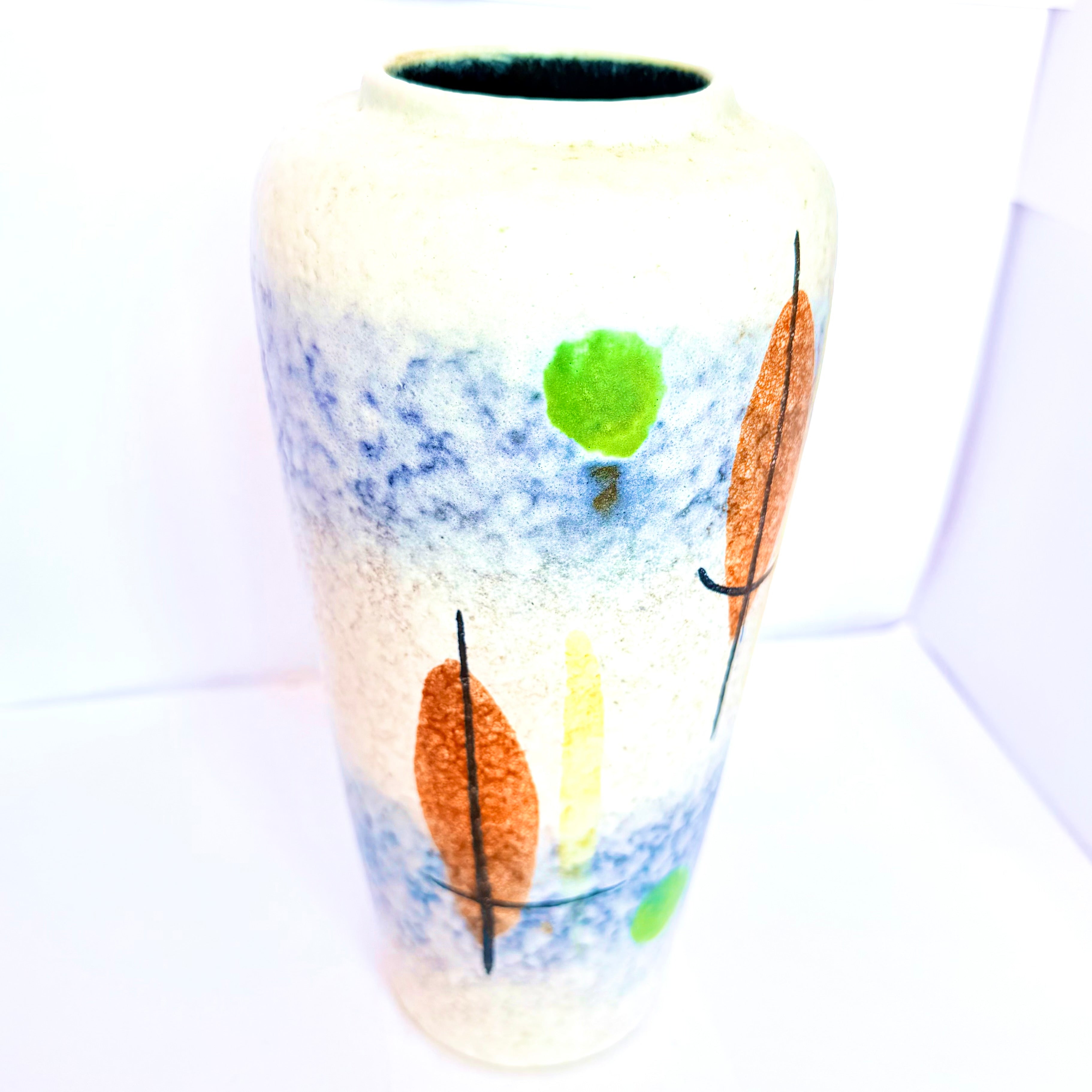 Vază din Ceramică Albă cu Imprimeu Multicolor – Ø12 × 23 cm
