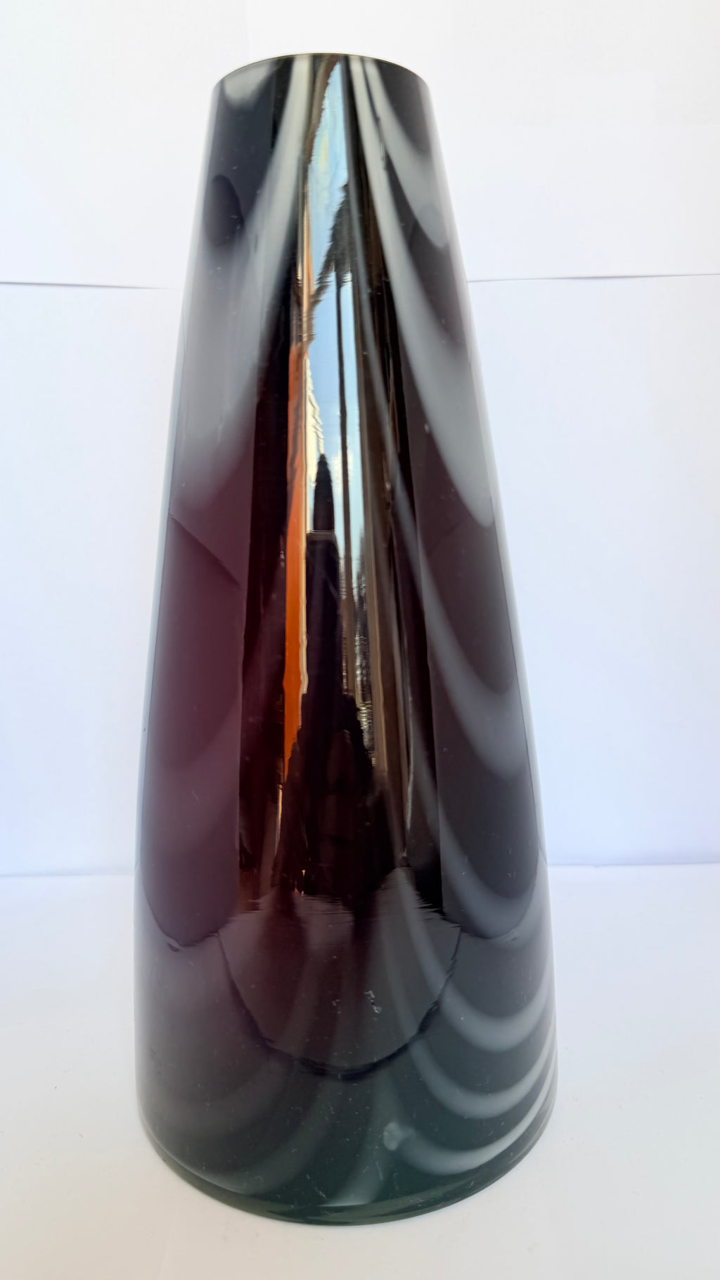 Vază din Sticlă Murano Vișiniu Închis cu Inserții Albe – Ø12 × 25 cm