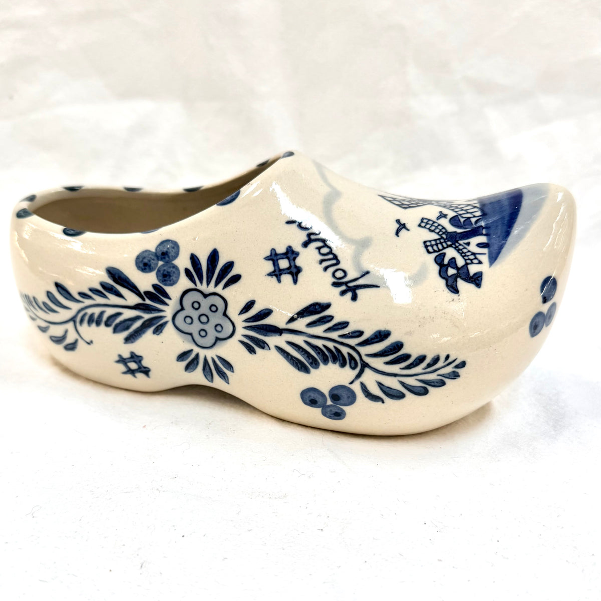 Bibelou din Ceramică în Formă de Papuc Olandez, Lucrat Manual – 19 × 9 × 8 cm