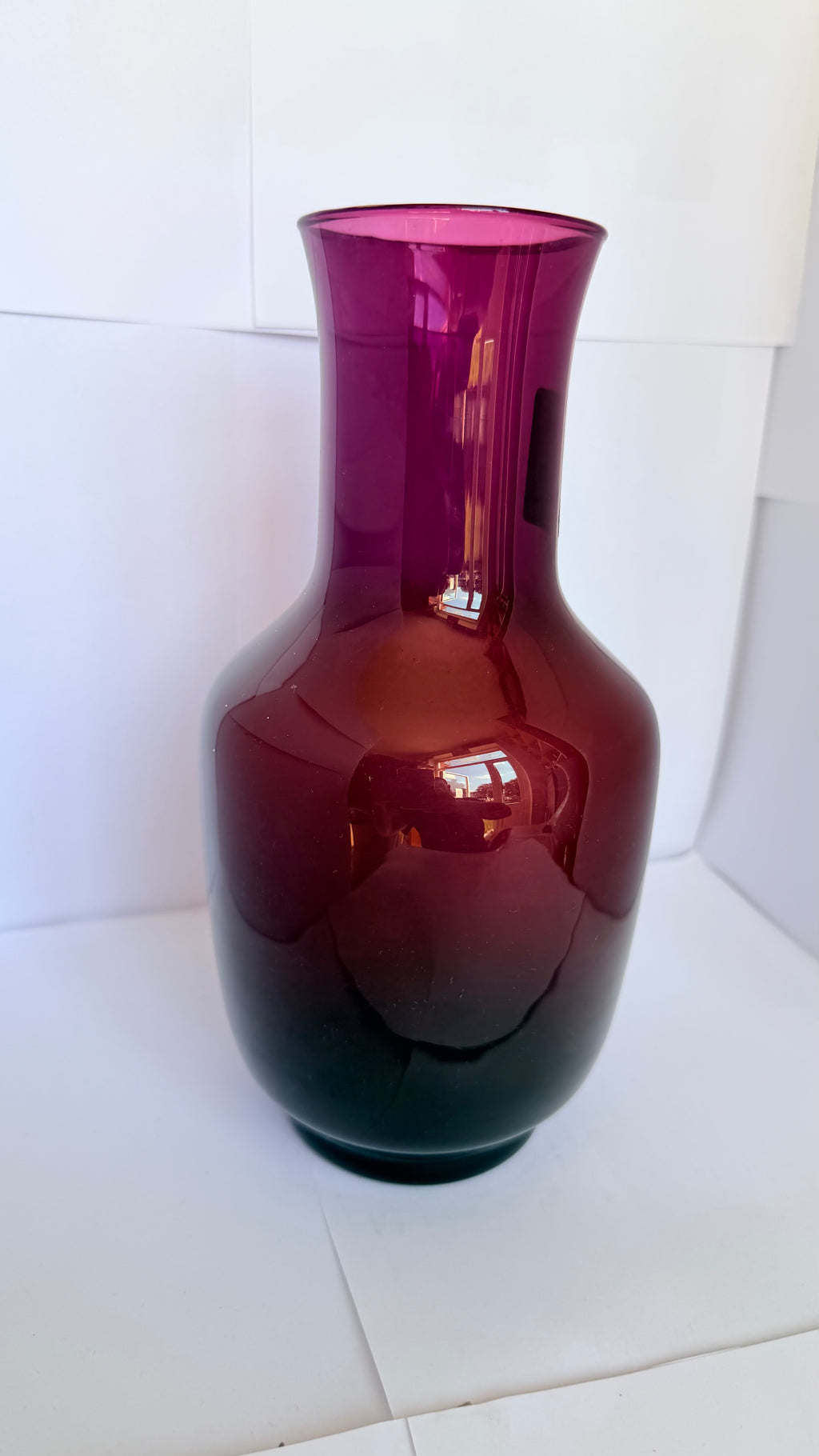 Vază din Sticlă Vișinie – Ø12 × 25 cm