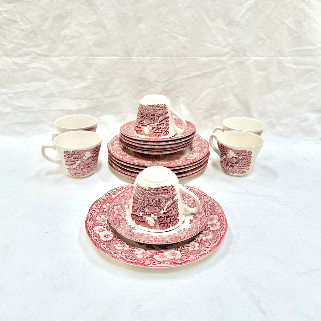 Set de Veselă Stil Englezesc – 18 Piese – Alb cu Imprimeu Roșu
