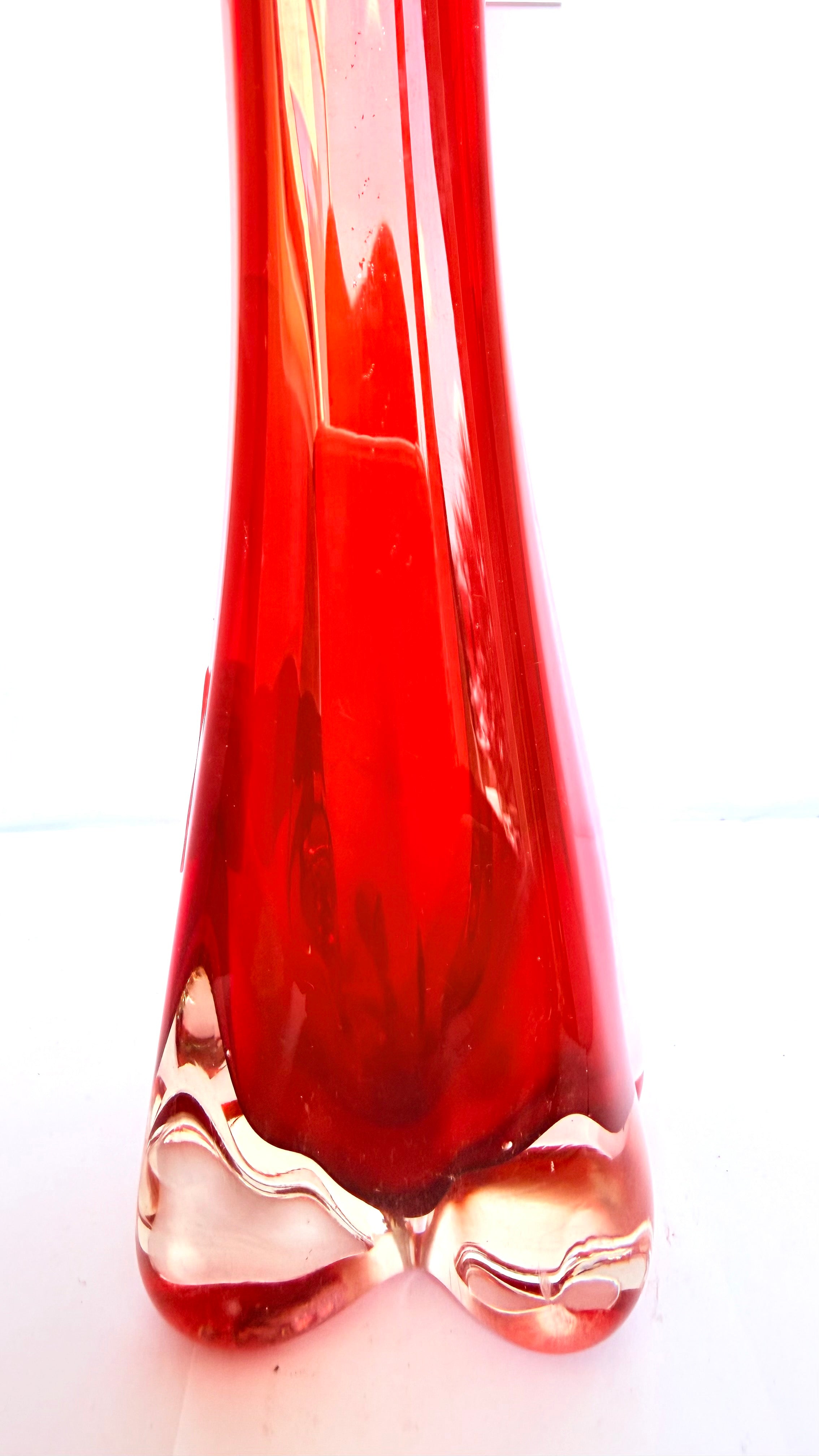 Vază din Sticlă Murano Roșie – Ø10 × 31 cm