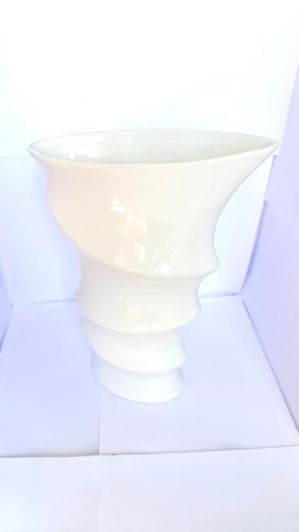 Vază din Ceramică Albă – 21,5 × 10 × 30 cm