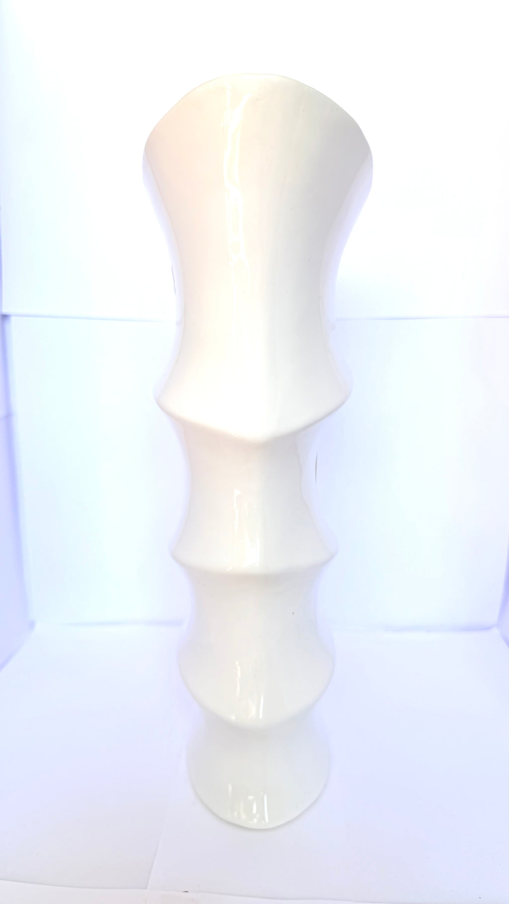 Vază din Ceramică Albă – 21,5 × 10 × 30 cm