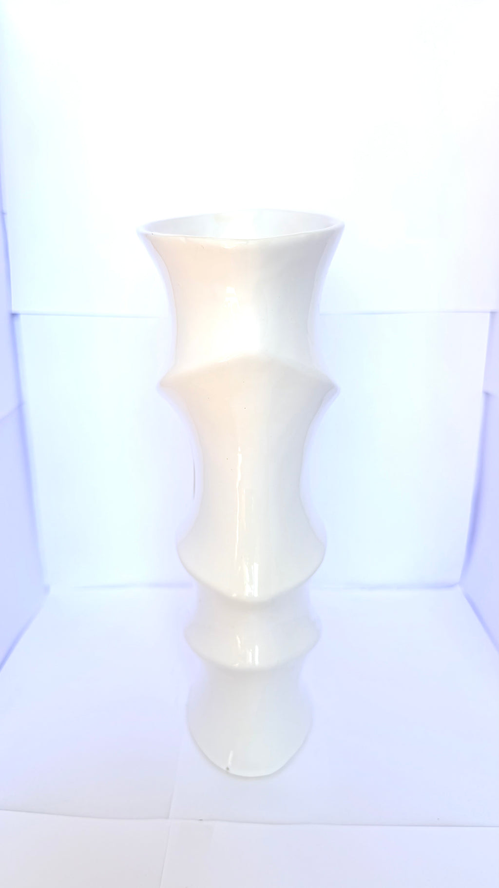 Vază din Ceramică Albă – 21,5 × 10 × 30 cm