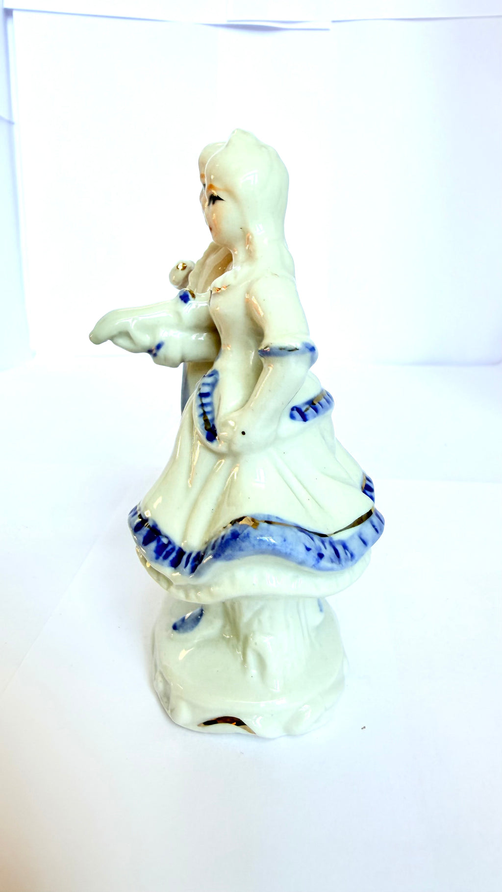 Bibelou din Porțelan – 7 × 5 × 11 cm