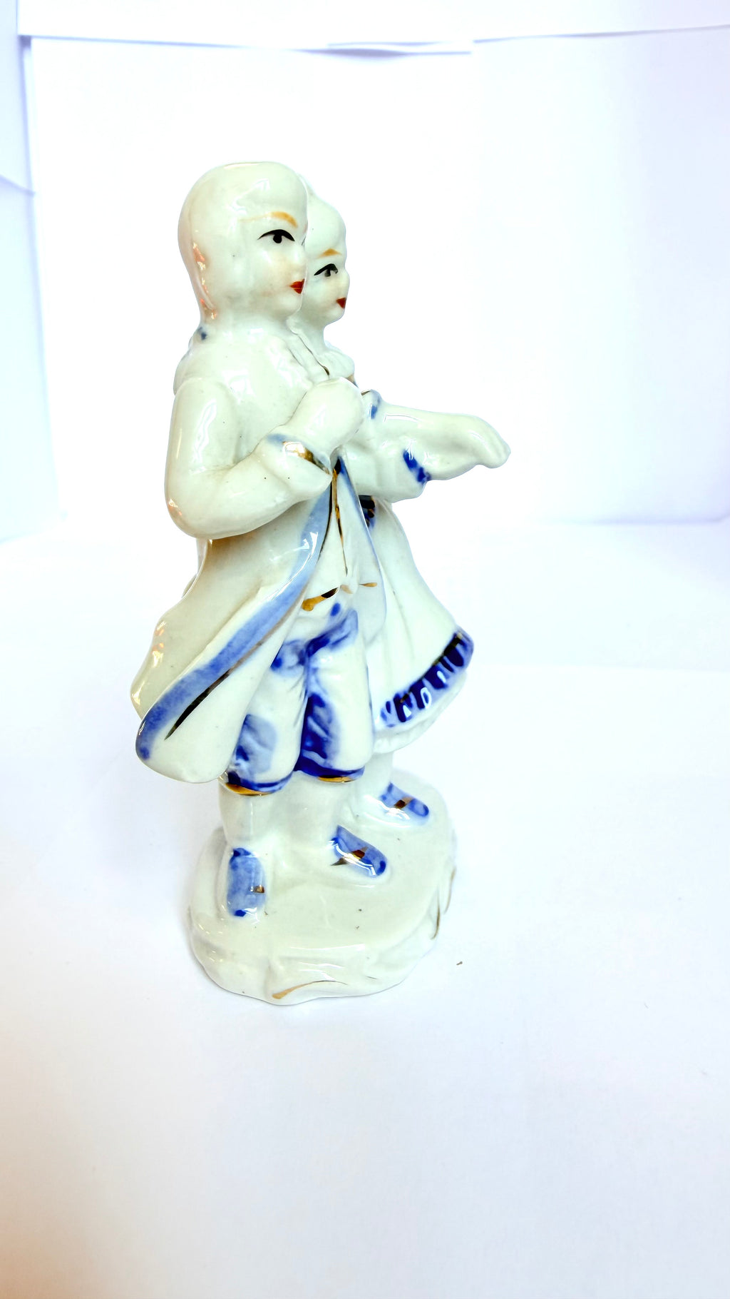 Bibelou din Porțelan – 7 × 5 × 11 cm