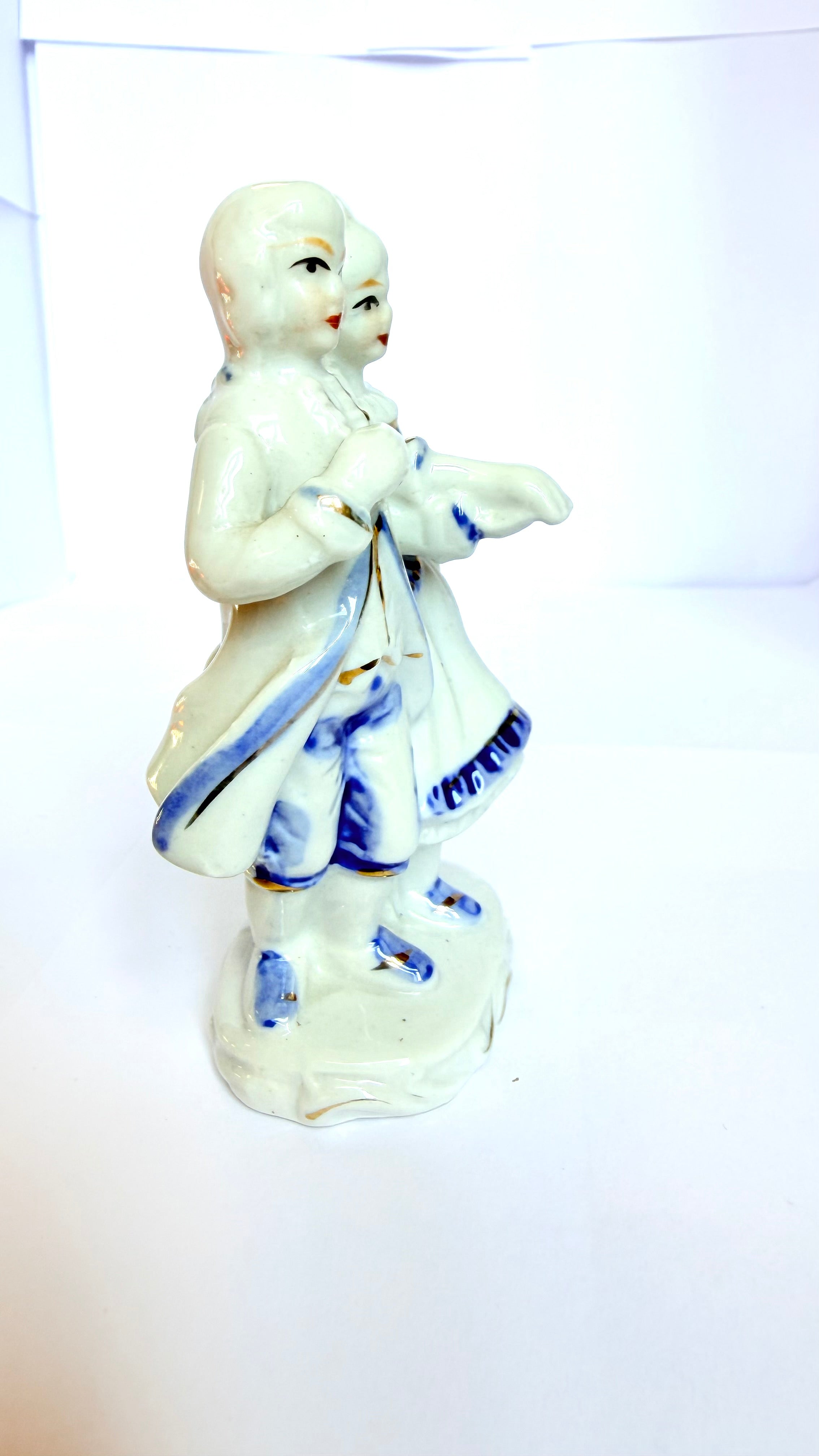 Bibelou din Porțelan – 7 × 5 × 11 cm