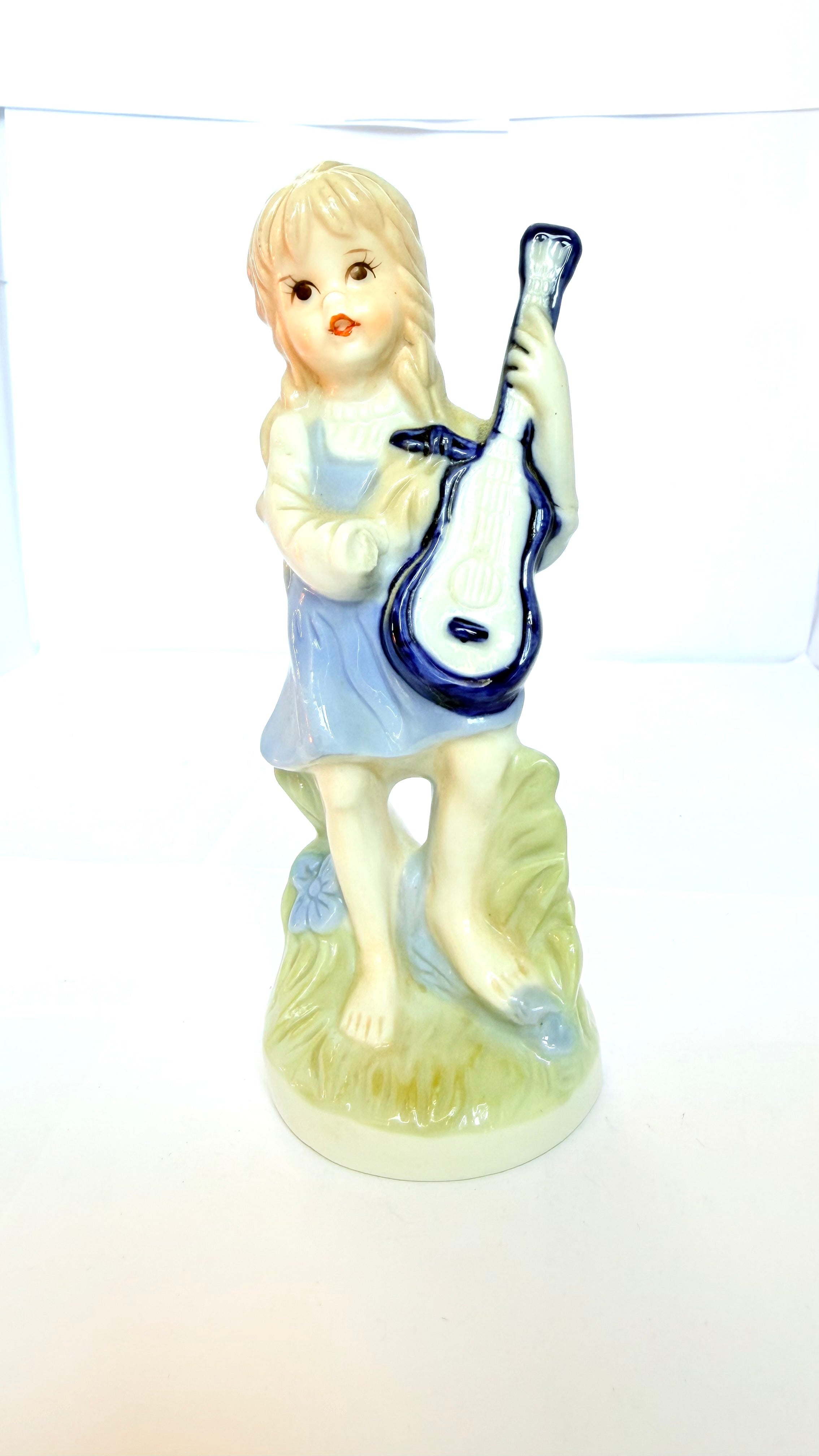 Bibelou din Porțelan – 6 × 6 × 16 cm