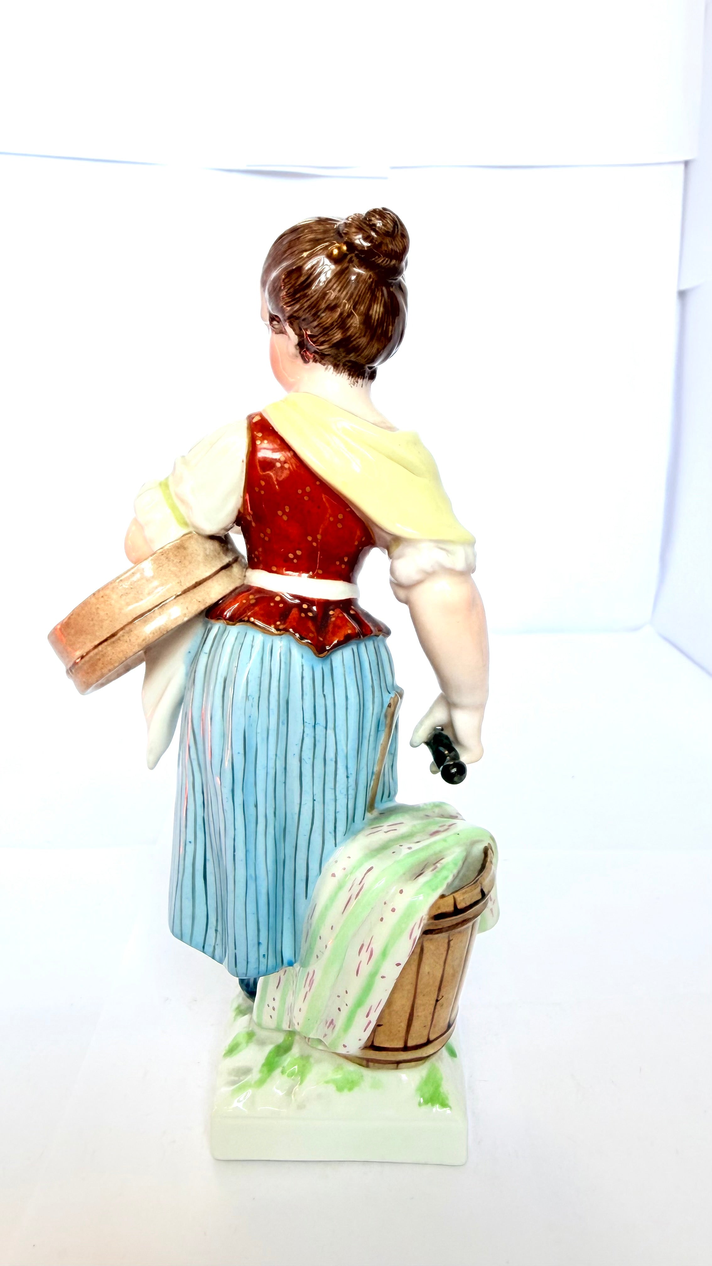 Bibelou din Porțelan – 5 × 7 × 15,5 cm