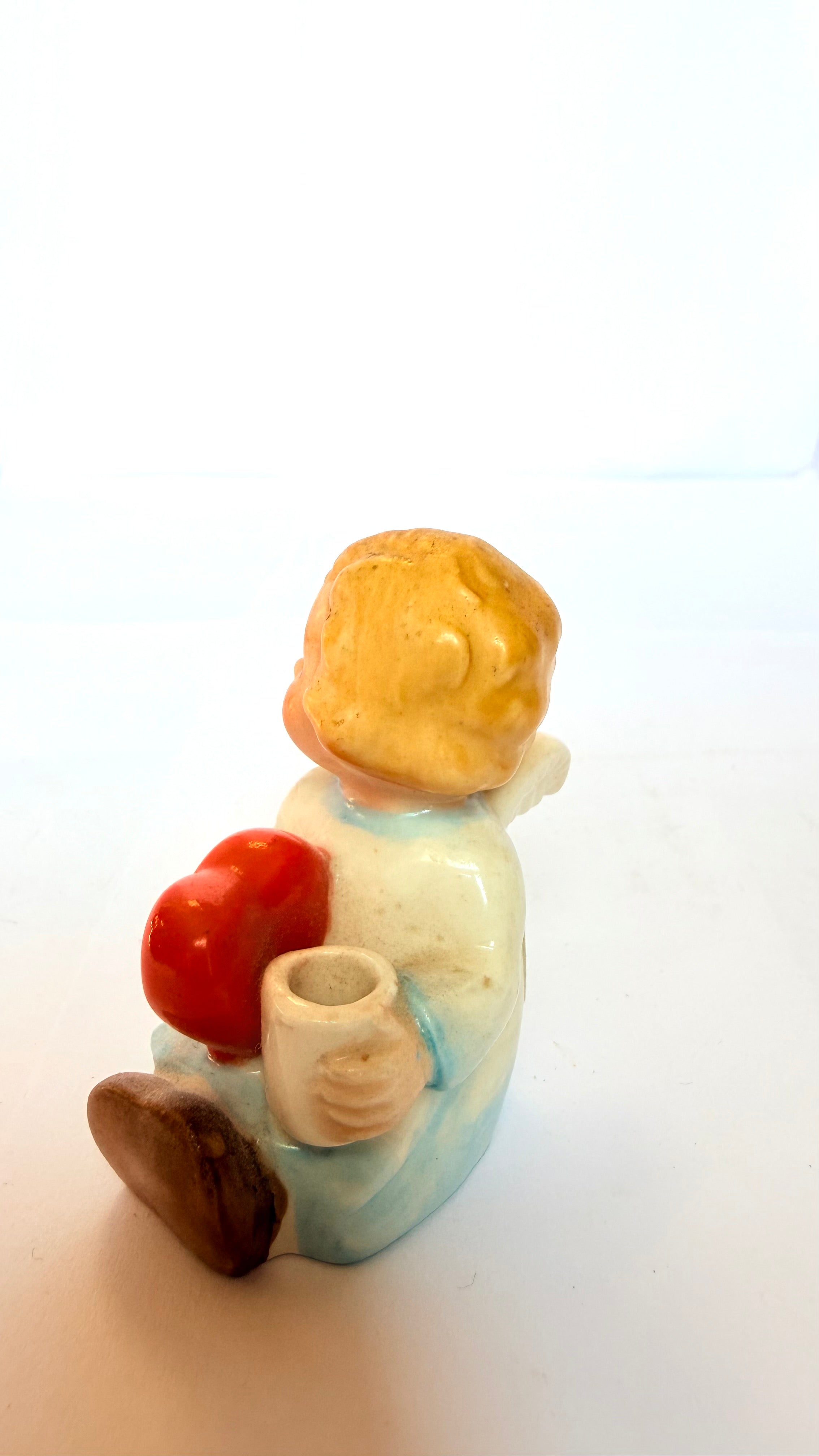 Bibelou din Ceramică Goebel – 4 × 3,5 × 6 cm