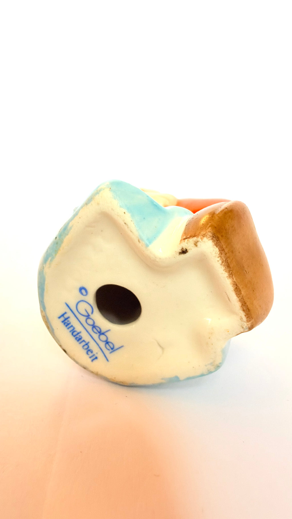 Bibelou din Ceramică Goebel – 4 × 3,5 × 6 cm
