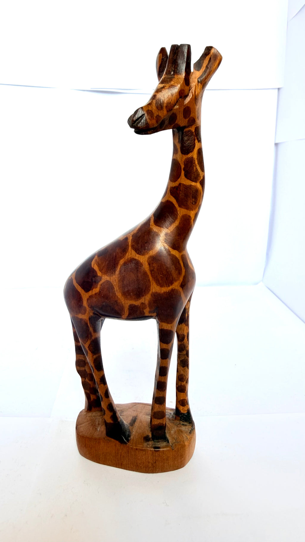 Statuetă din Lemn Lucrată Manual – 7,5 × 3 × 20 cm