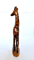Statuetă din Lemn Lucrată Manual – 7,5 × 3 × 20 cm