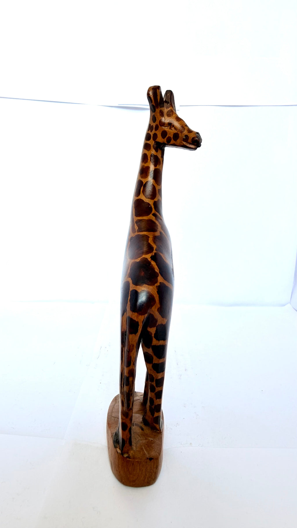Statuetă din Lemn Lucrată Manual – 7,5 × 3 × 20 cm