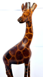 Statuetă din Lemn Lucrată Manual – 7,5 × 3 × 20 cm