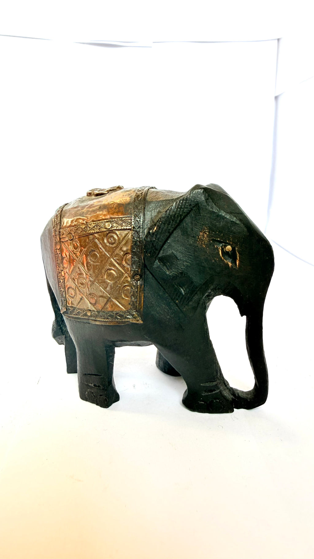 Statuetă din Lemn – 10 × 4,5 × 8 cm