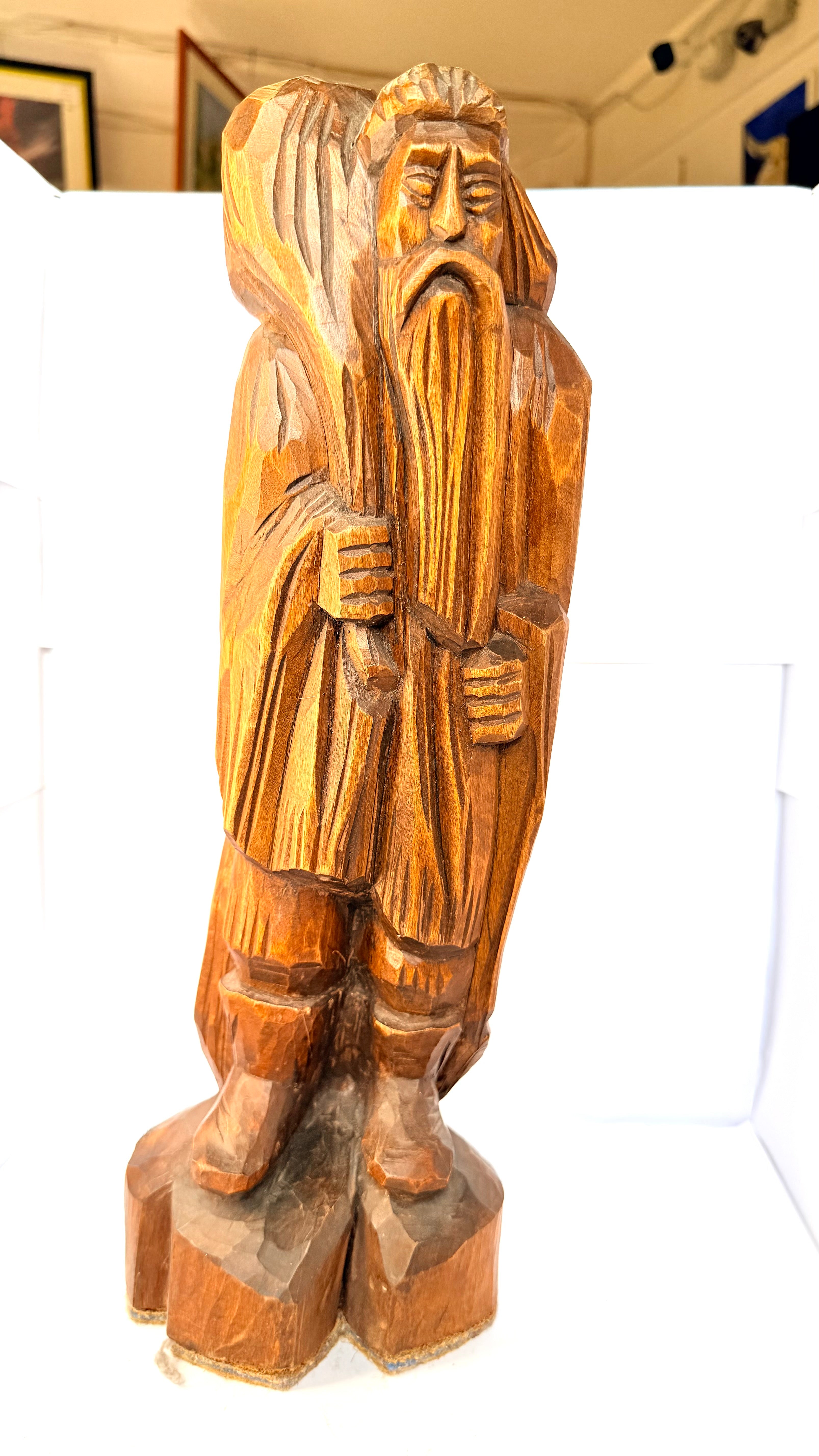 Statuetă din Lemn Lucrată Manual – 14 × 11 × 41,5 cm