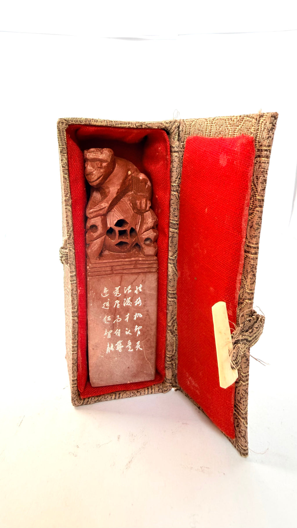 Statuetă din Marmură Naturală cu Motiv Chinezesc – 3 × 3 × 10 cm