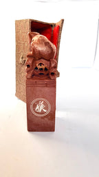 Statuetă din Marmură Naturală cu Motiv Chinezesc – 3 × 3 × 10 cm