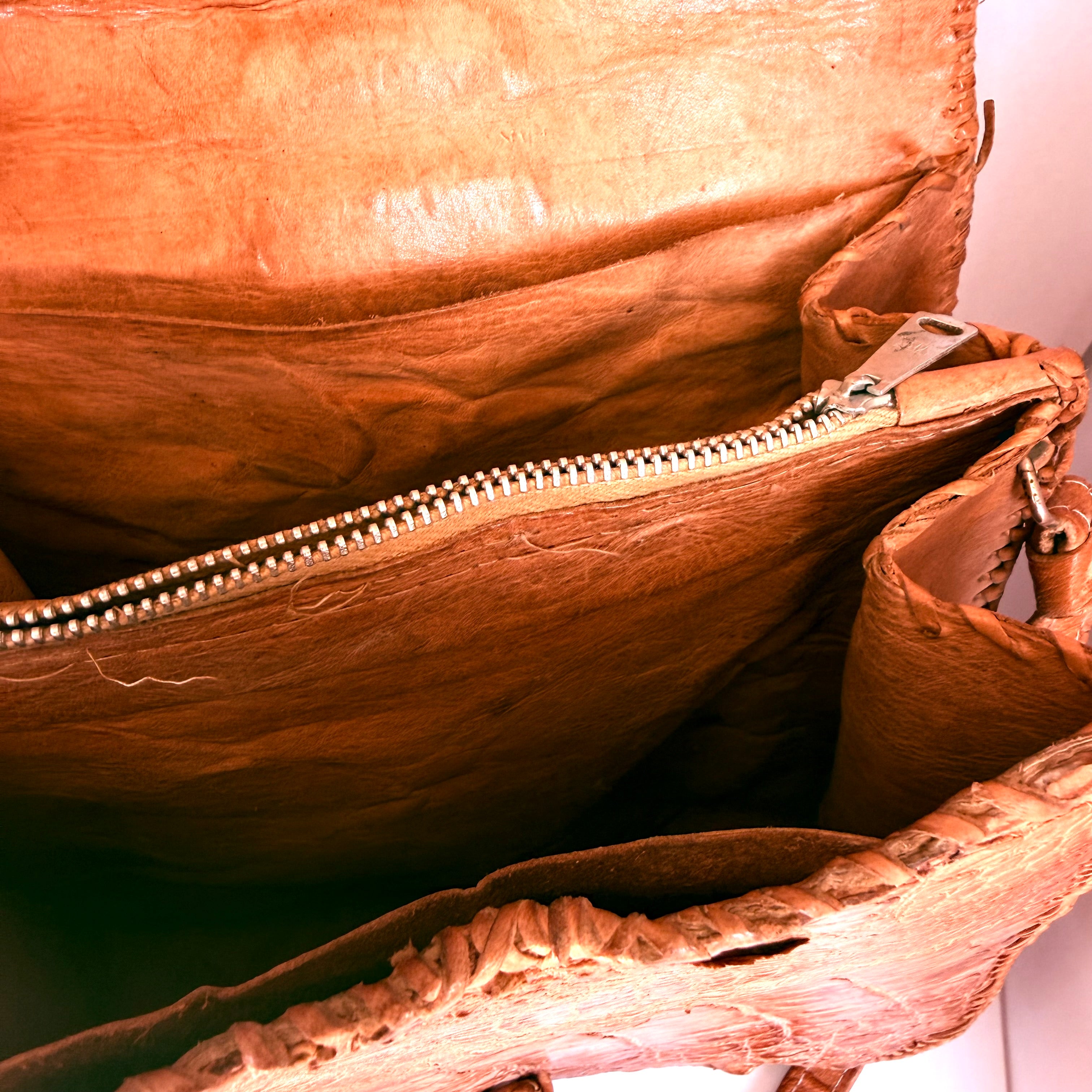 Geantă din Piele Naturală de Crocodil, Maro, Lucrată Manual – 25 × 12 × 25 cm