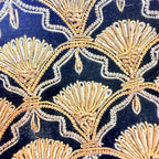 Geantă Neagră cu Broderie Aurie – 20 × 6 × 13 cm