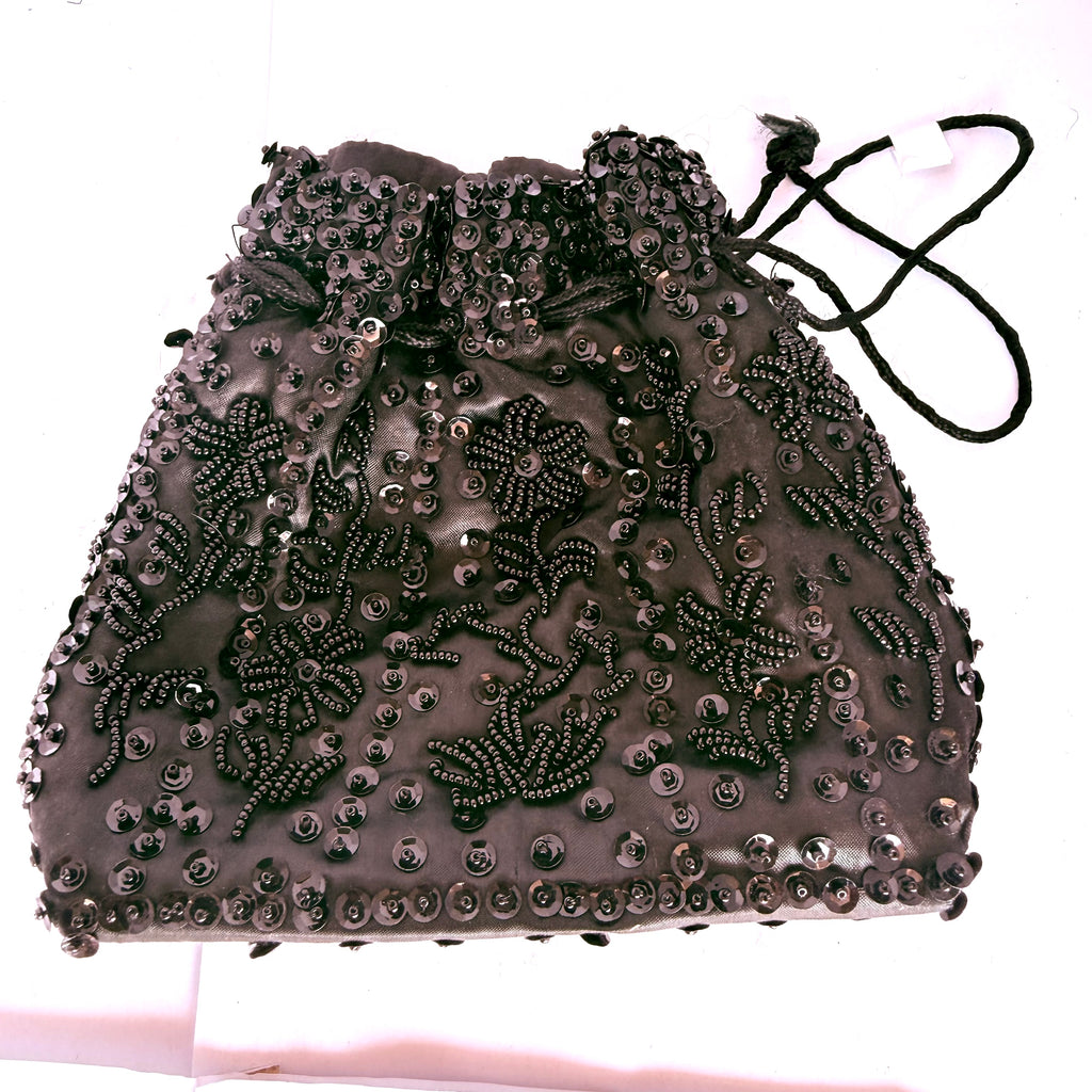 Geantă Neagră Brodată cu Paiete Negre – 18 × 6 × 15 cm