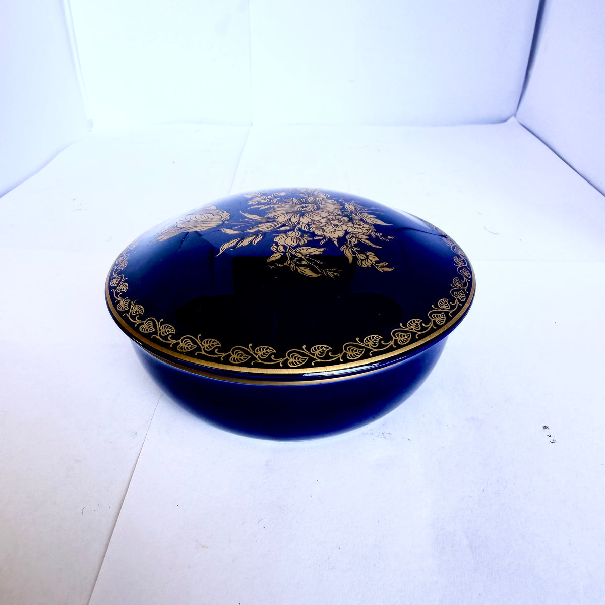 Bombonieră cu Capac din Cobalt Albastru Închis – Paris – Ø12 × 6 cm