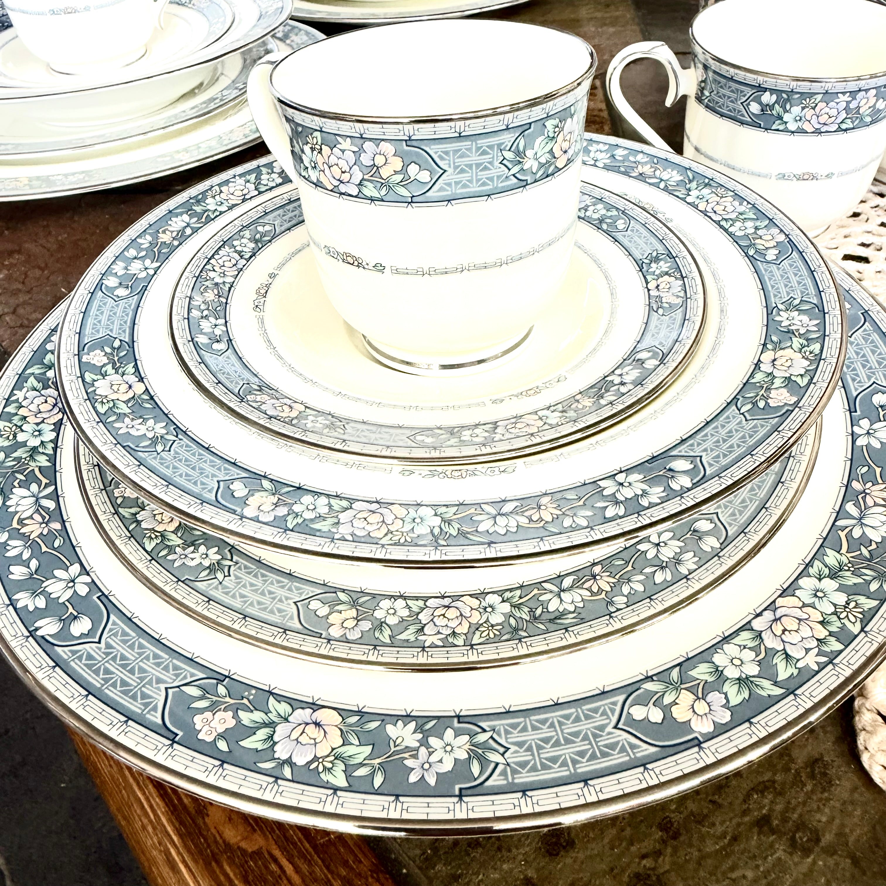 Set de Veselă Noritake din Porțelan – 33 de Piese