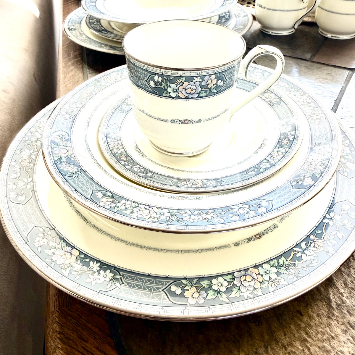 Set de Veselă Noritake din Porțelan – 33 de Piese