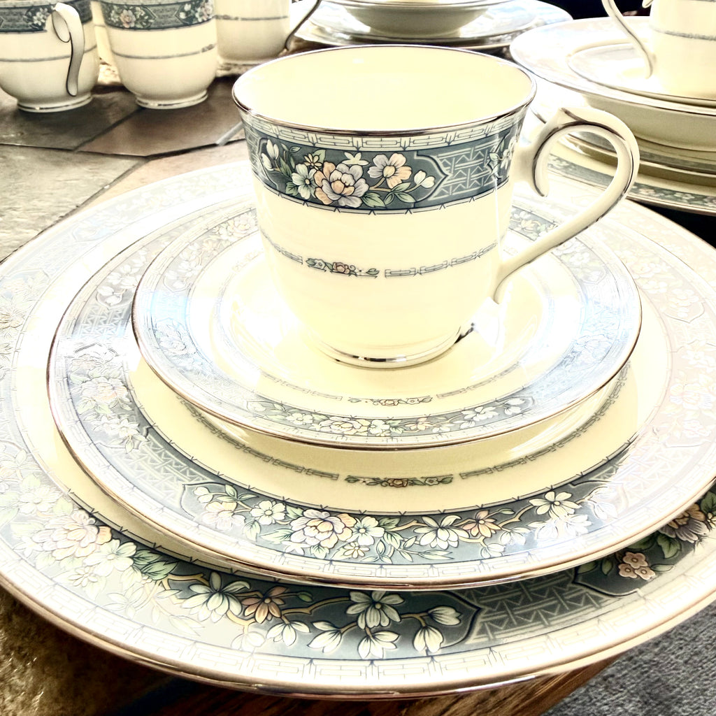 Set de Veselă Noritake din Porțelan – 33 de Piese