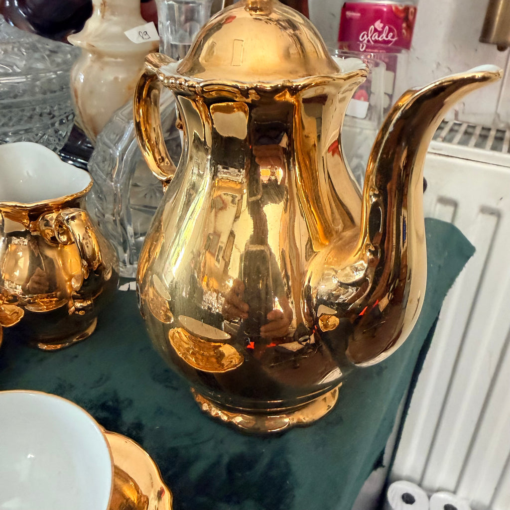 Set Vintage din Porțelan Auriu – 7 Piese