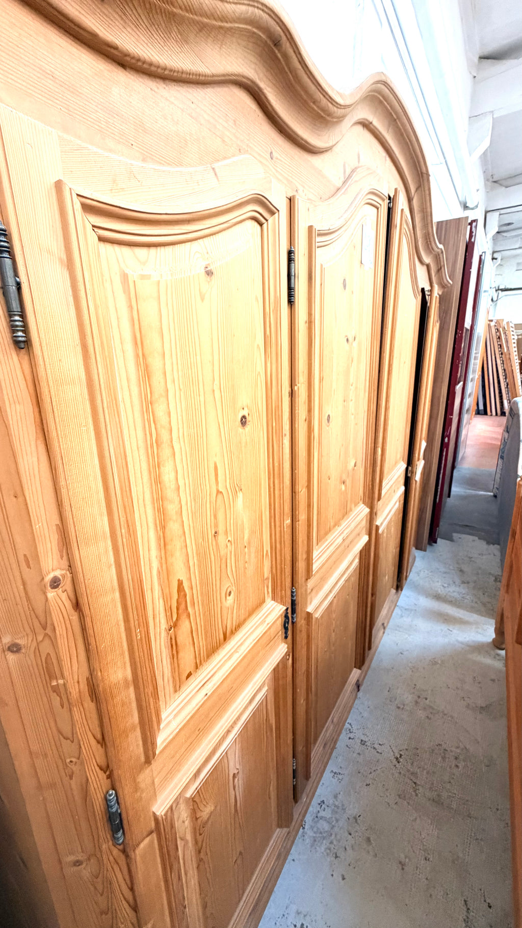 Dulap din Lemn Masiv de Brad cu 4 Uși – 265 × 60 × 205 cm