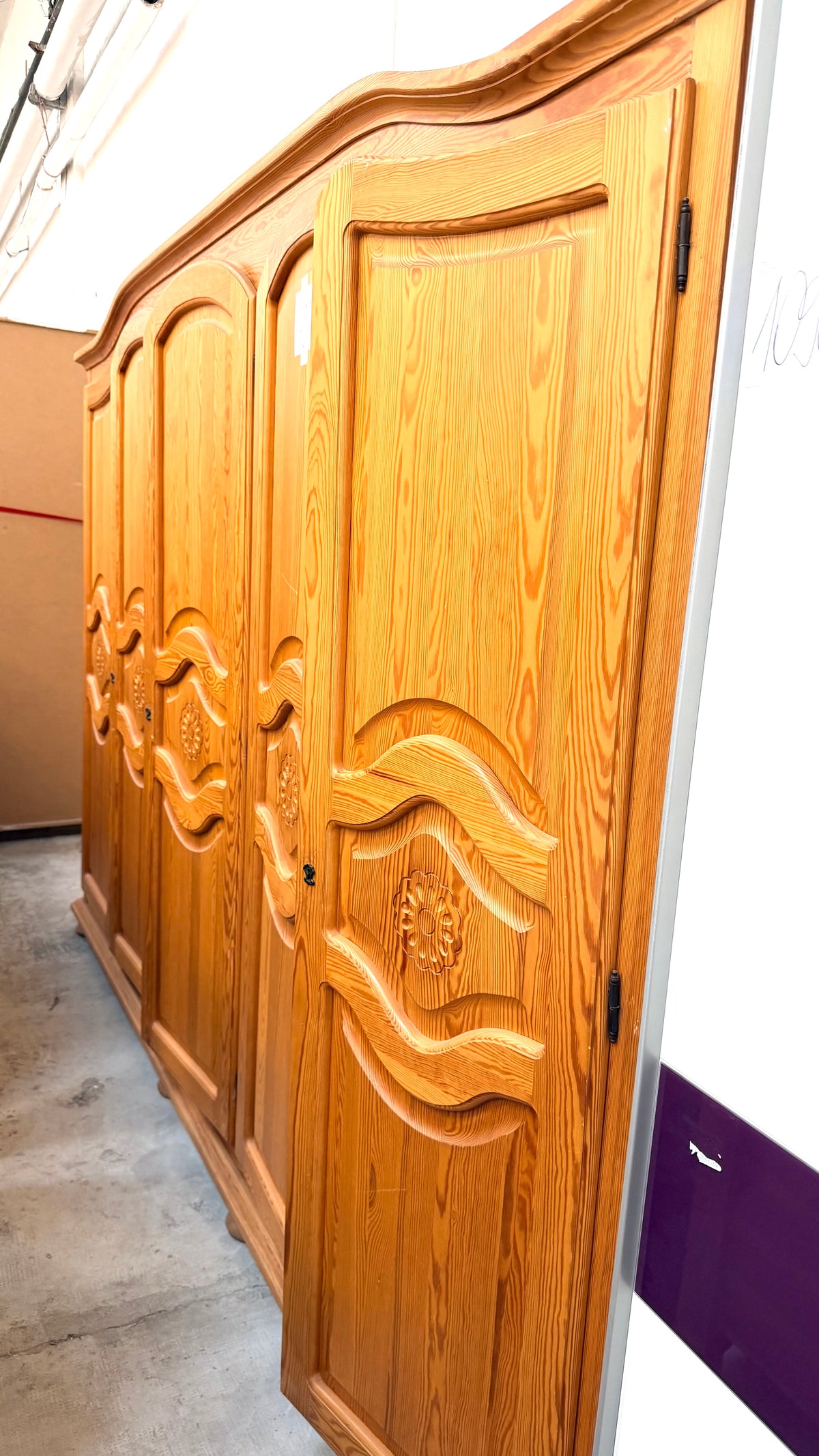 Dulap din Lemn Masiv de Brad cu 5 Uși – 290 × 60 × 202 cm