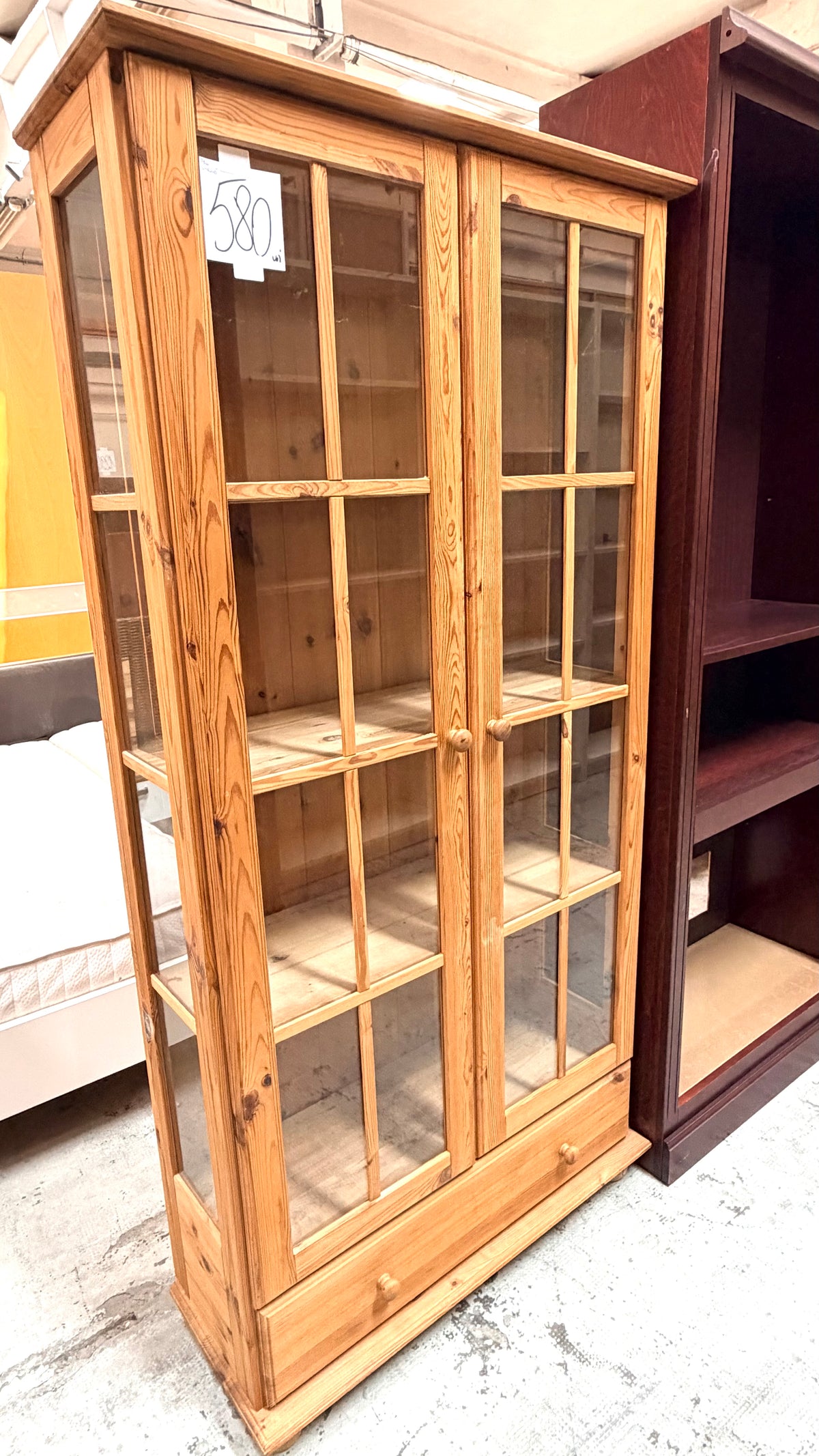 Vitrină din Lemn de Brad – 85 × 32 × 179 cm