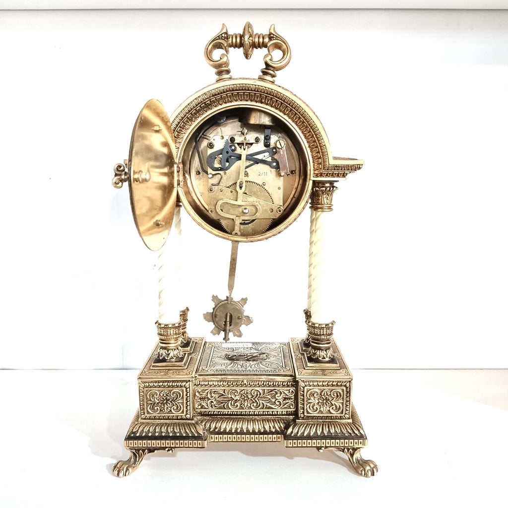 Ceas Vechi de Masă din Bronz cu Pendulă – 18 × 12 × 32 cm