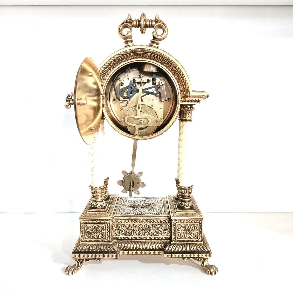 Ceas Vechi de Masă din Bronz cu Pendulă – 18 × 12 × 32 cm