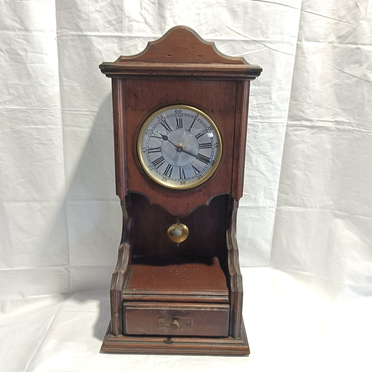 Ceas cu Pendulă și Cutie din Lemn – 23 × 16 × 50 cm
