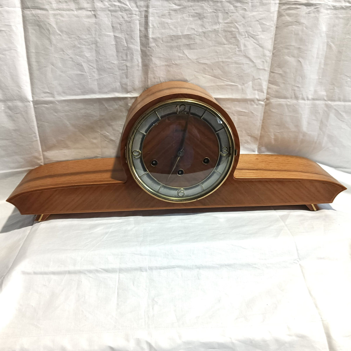 Ceas Mecanic de Șemineu cu Cutie din Lemn – 57 × 13 × 21 cm